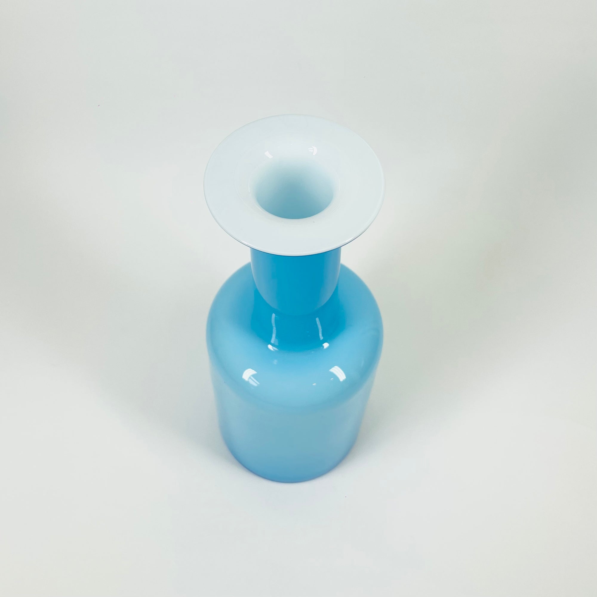 BLUE GLASS GULVASE