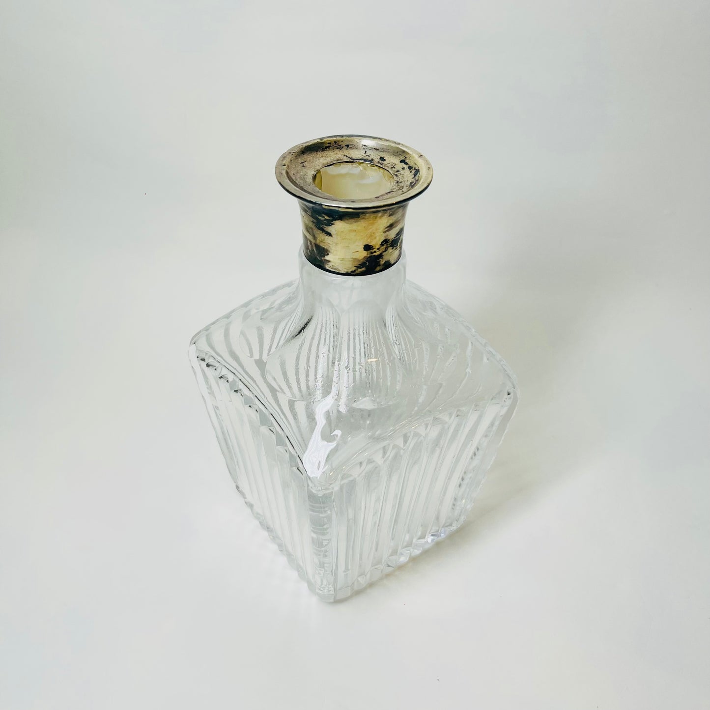 BB CUT CRYSTAL DECANTER