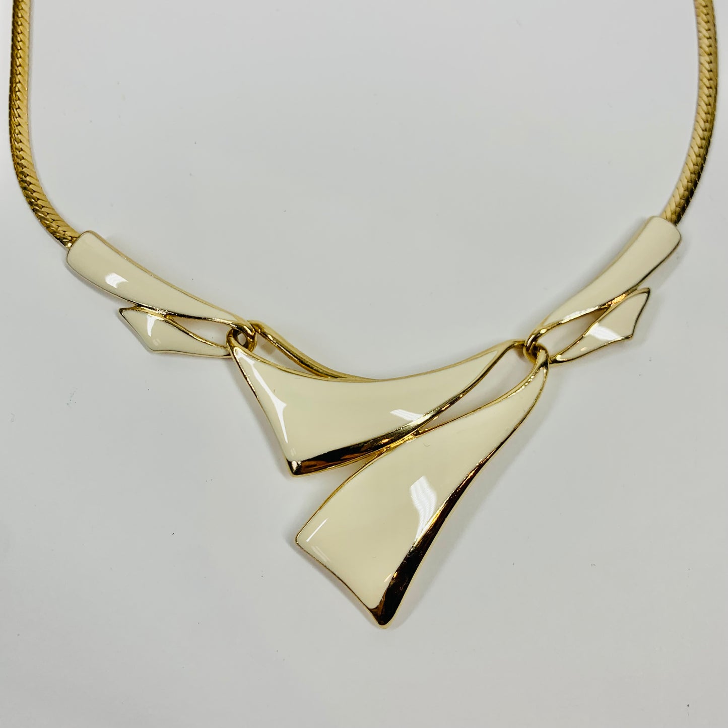 80s BARCS WHITE ENAMEL KNOT NECKLACE SUITE