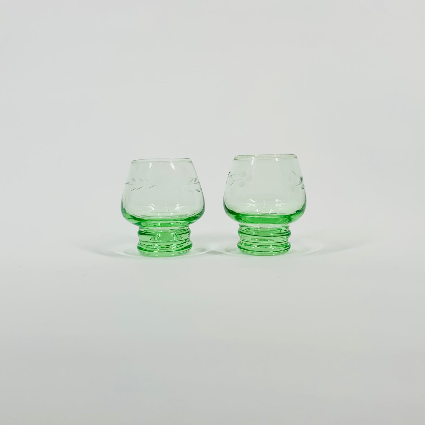 1940s ETCHED GREEN MINI SHOT GLASSES