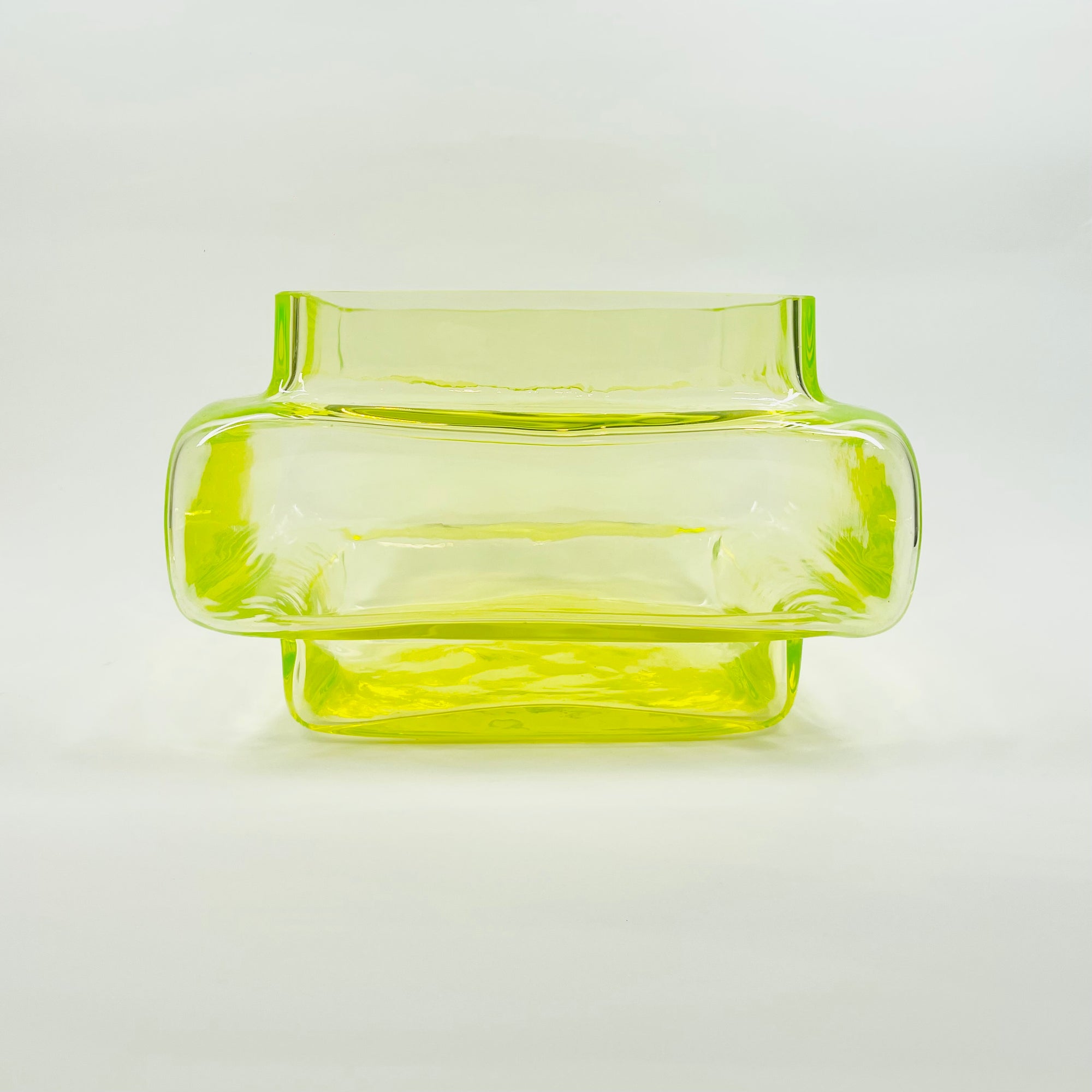 LARGE MIDCENTURY FINNISH URANIUM GLASS VASE BY HELENA TYNELL FOR RIIHIMAEN LASI