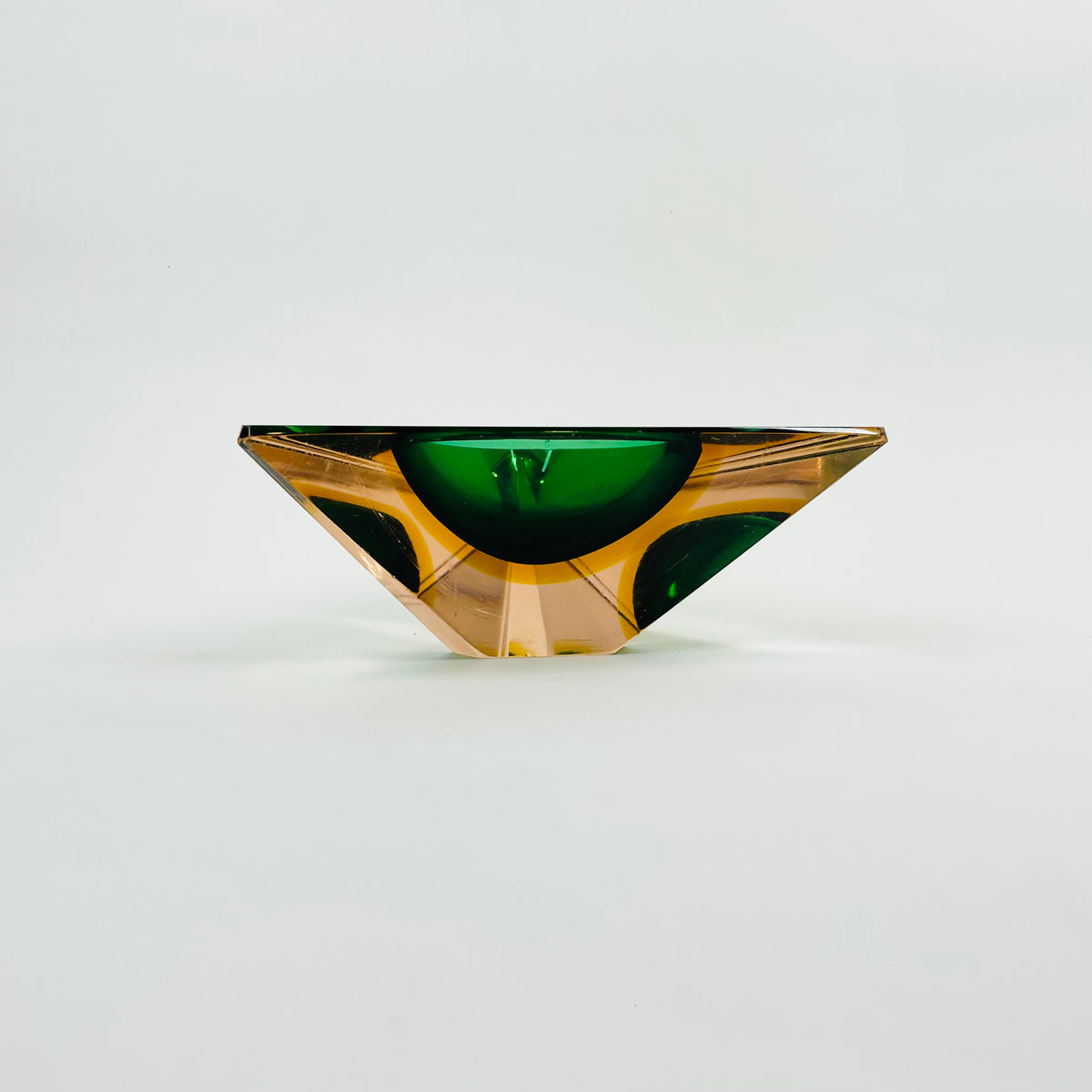 1950s MURANO MANDRUZZATO GREEN SALMON GLASS SOMMERSO FACETED TRIANGULAR GLASS BOWL