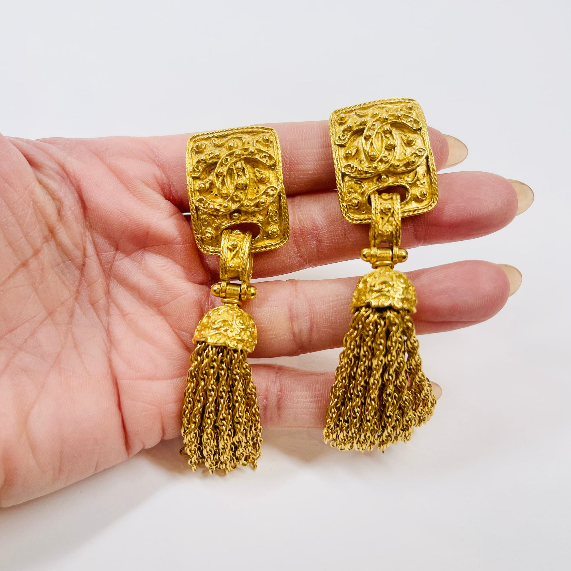 1980s CHANEL CC FILIGREE LOGO TASSELS DROP CLIP ON EARRINGS