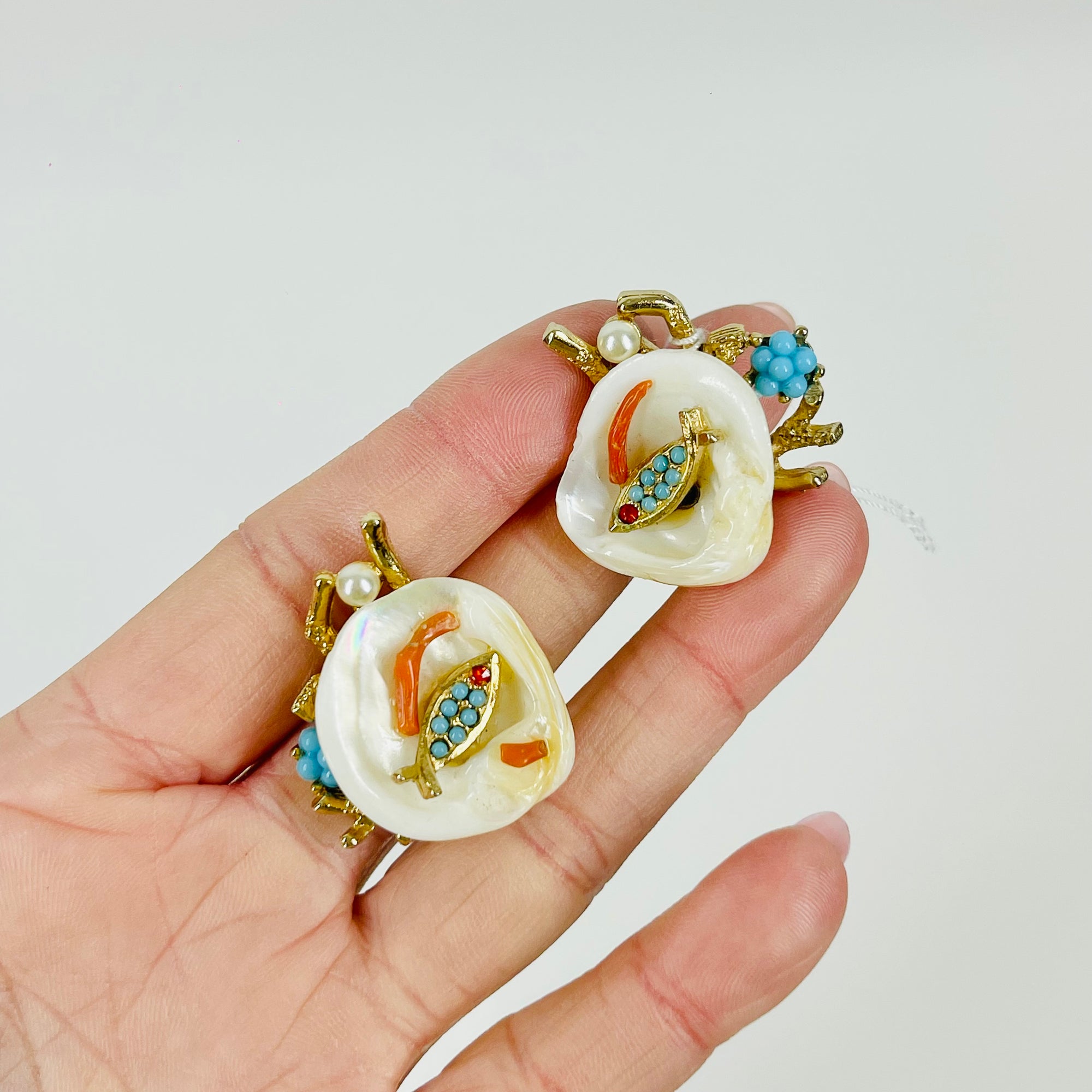 1950s CORAL SEASHELLS EARRINGS BROOCH SUITE