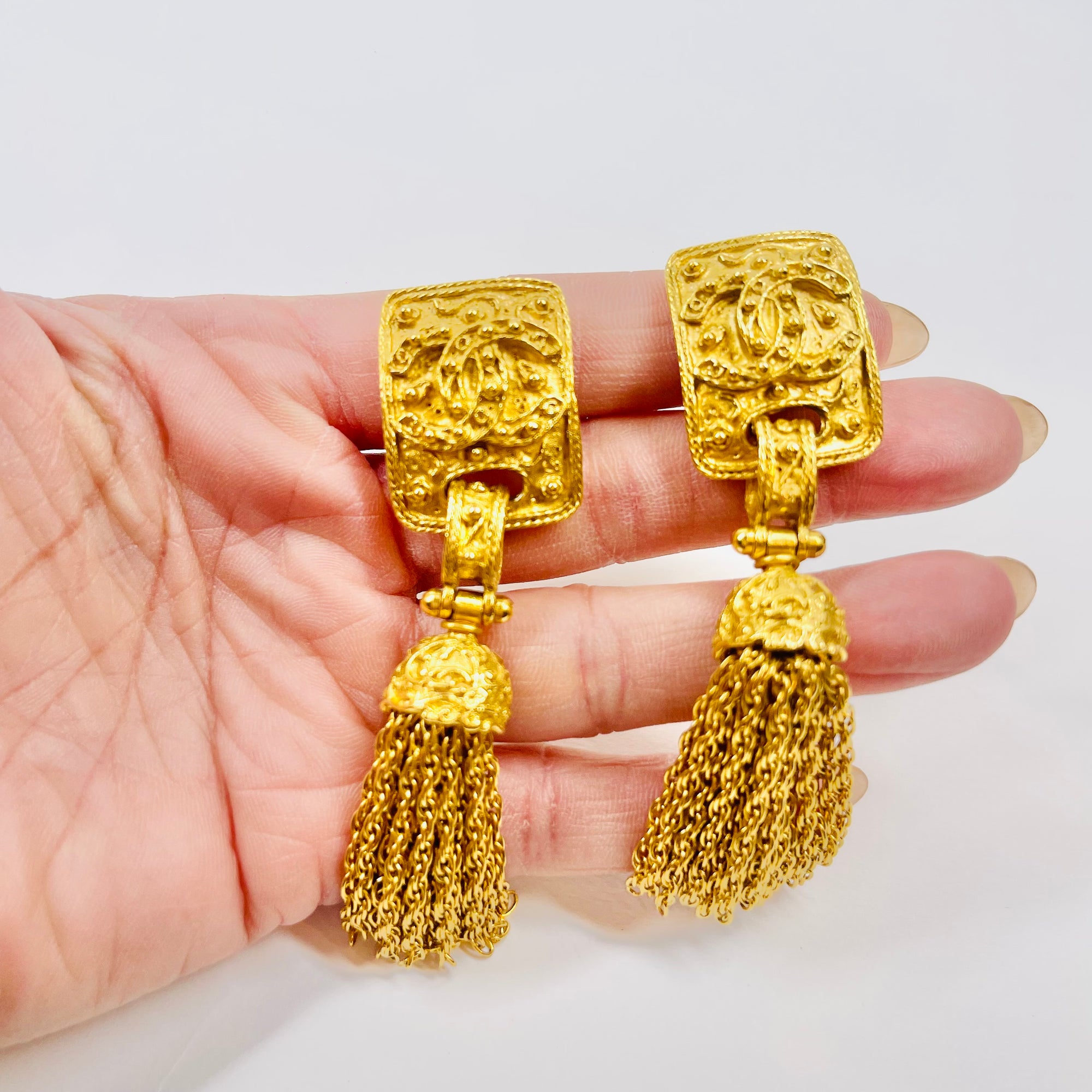 1980s CHANEL CC FILIGREE LOGO TASSELS DROP CLIP ON EARRINGS