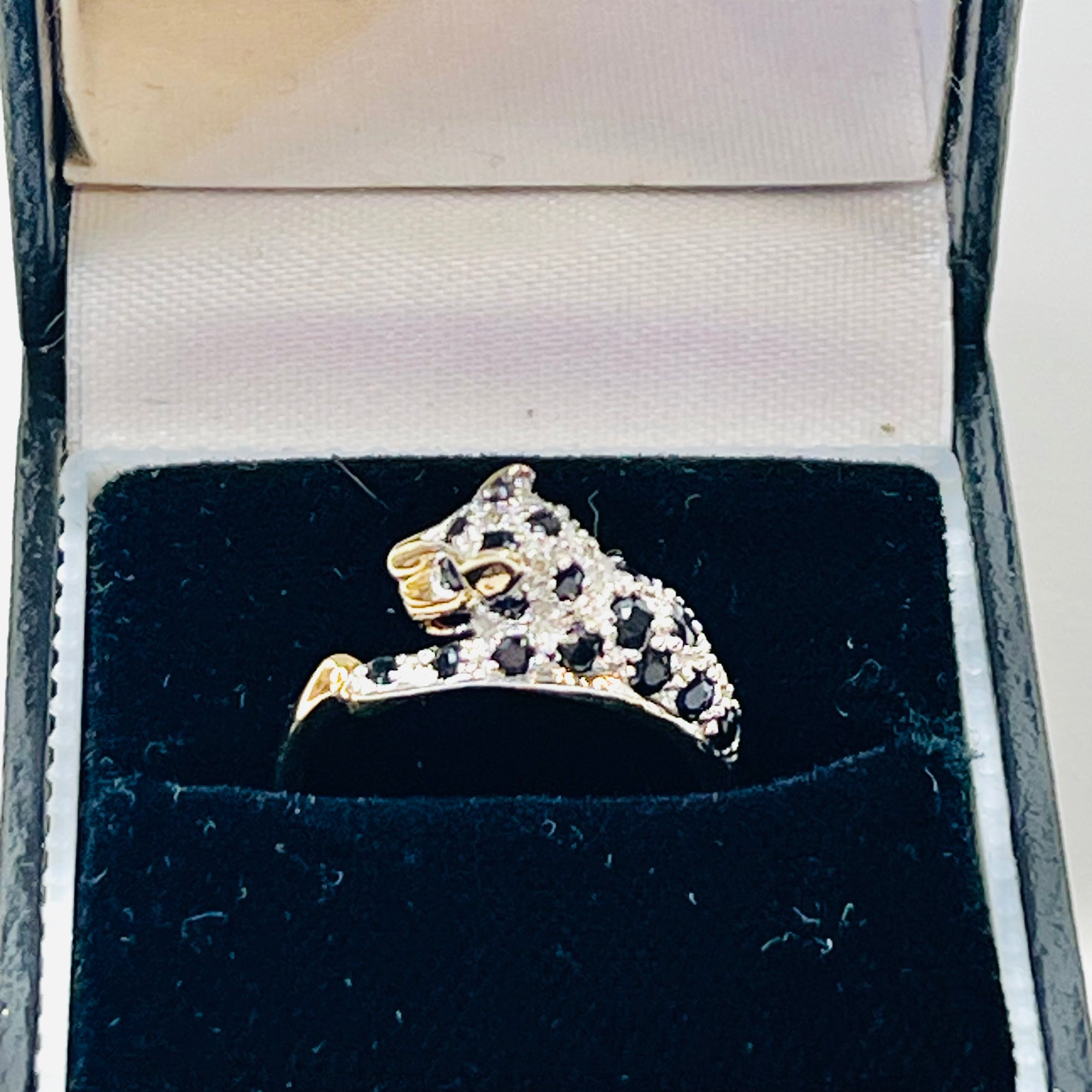 1970s 9 MIXED 14K WHITE YELLOW GOLD DIAMOND BLACK SAPPHIRE SNOW LEOPARD RING