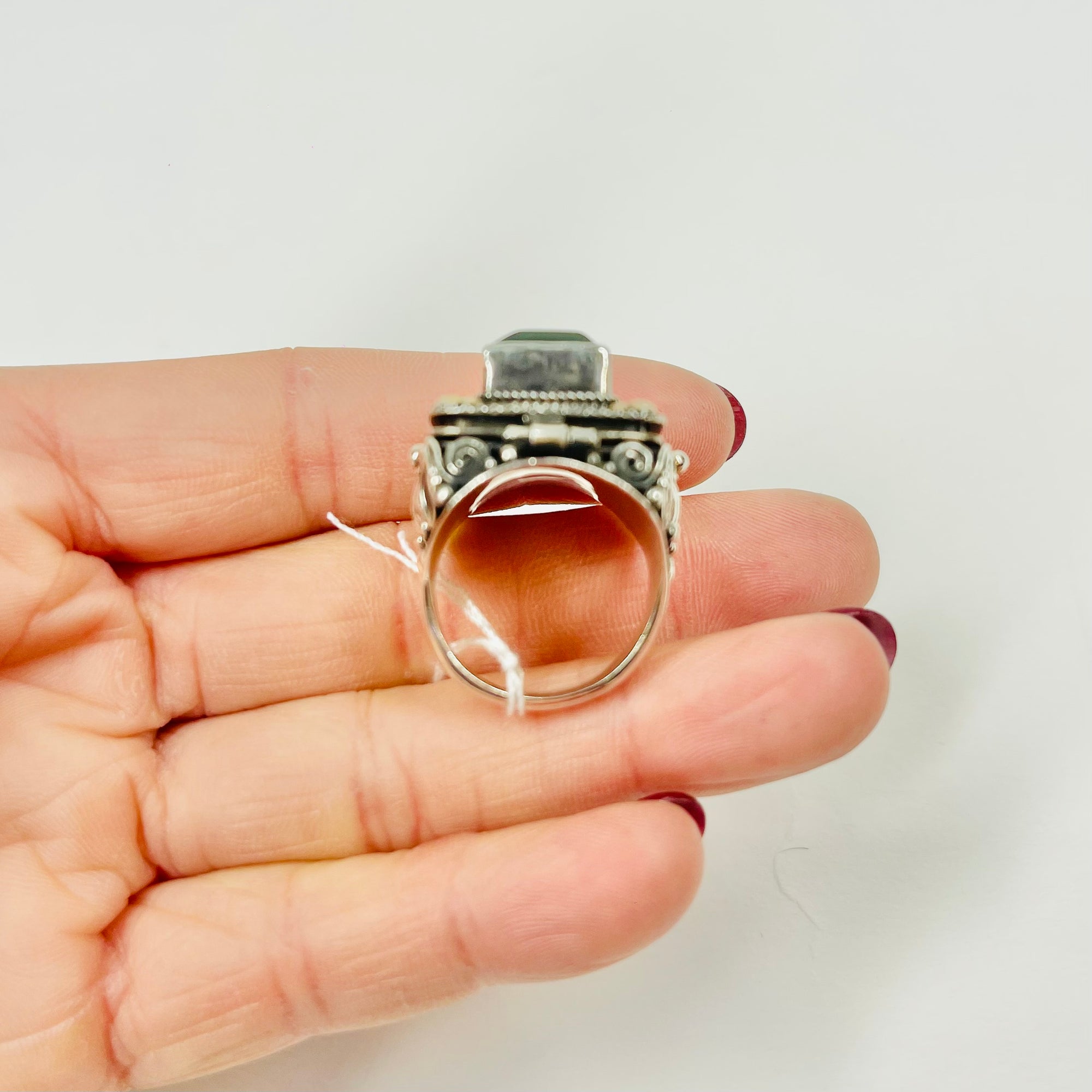 ANTIQUE GOLD SILVER COMPARTMENT RING WITH GREEN AMBER