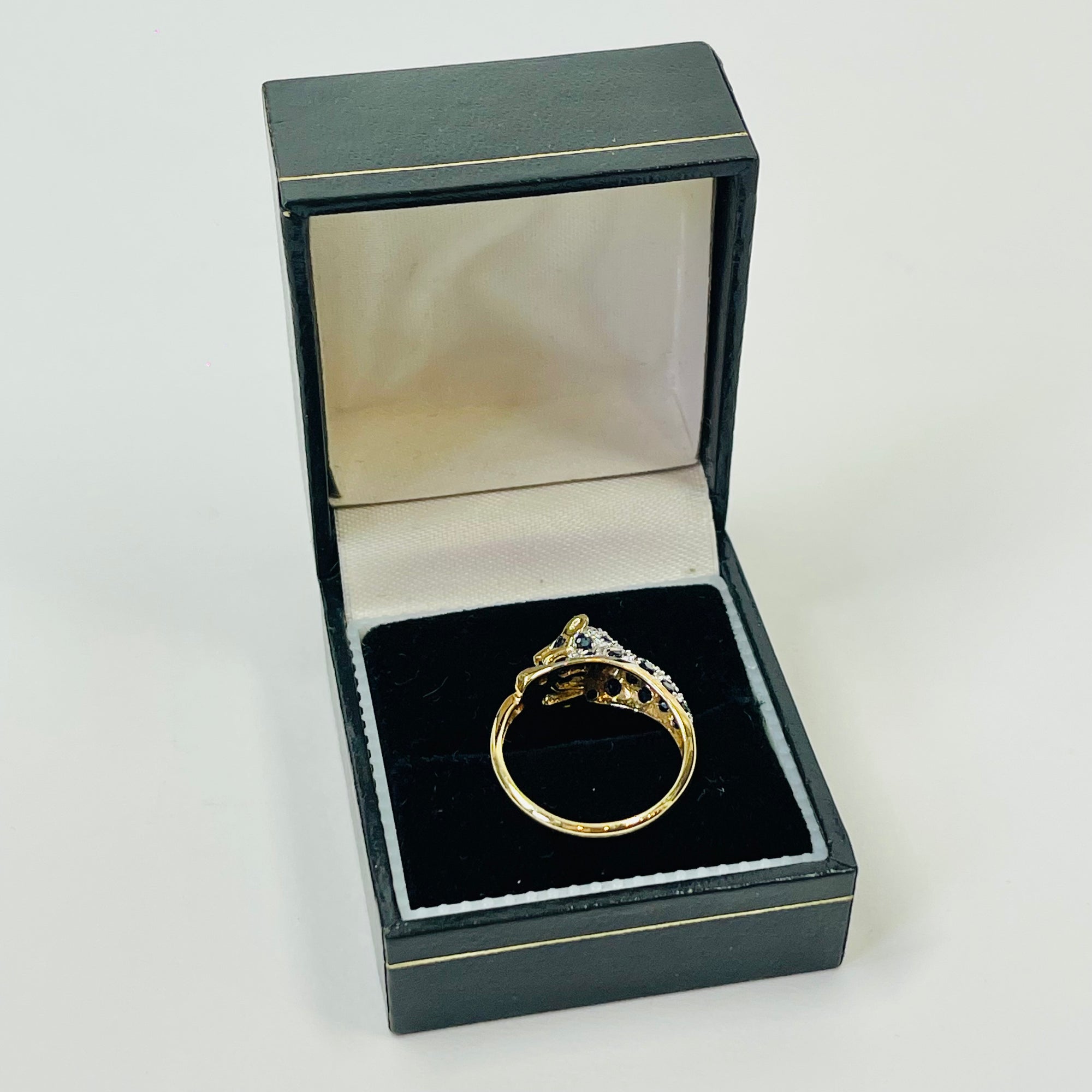 1970s 9 MIXED 14K WHITE YELLOW GOLD DIAMOND BLACK SAPPHIRE SNOW LEOPARD RING