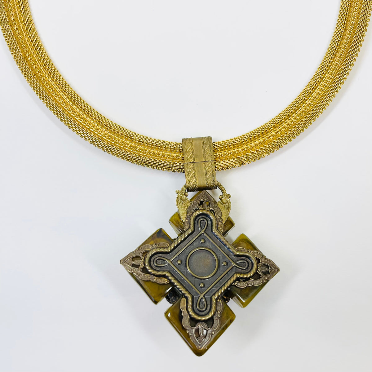 1960s MESH NECKLACE WITH FLEUR DE LIS AGATE PENDANT