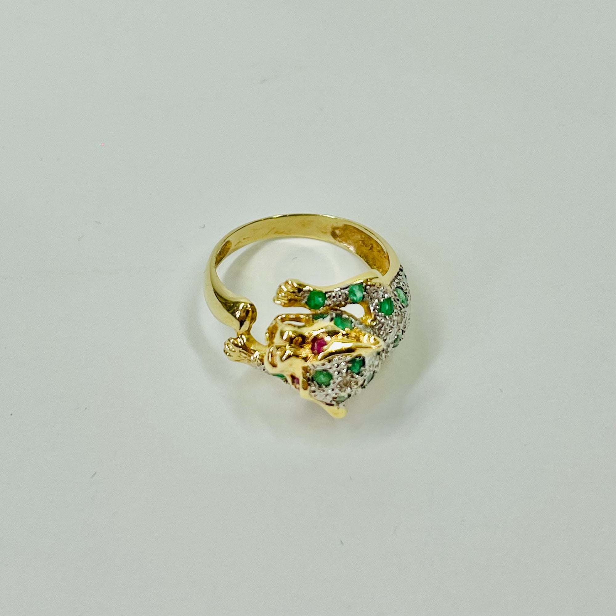 1950s 14K YELLOW GOLD DIAMOND EMERALD LEOPARD RING WITH RUBY EYES