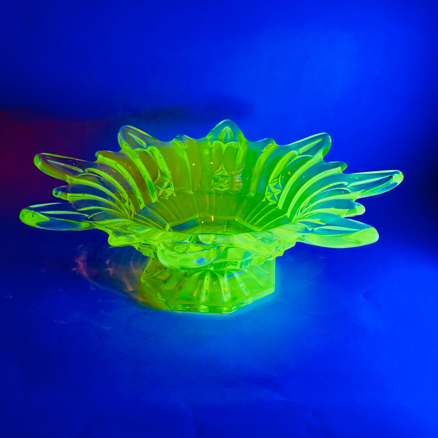 STARBURST URANIUM GLASS BOWL