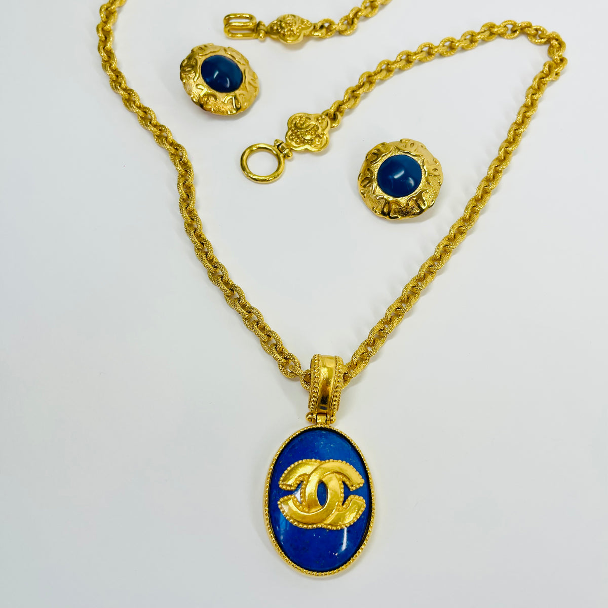 1995 CHANEL CC LOGO MUGHAL STYLE LAPIS AZULI MEDALLION PENDANT NECKLACE