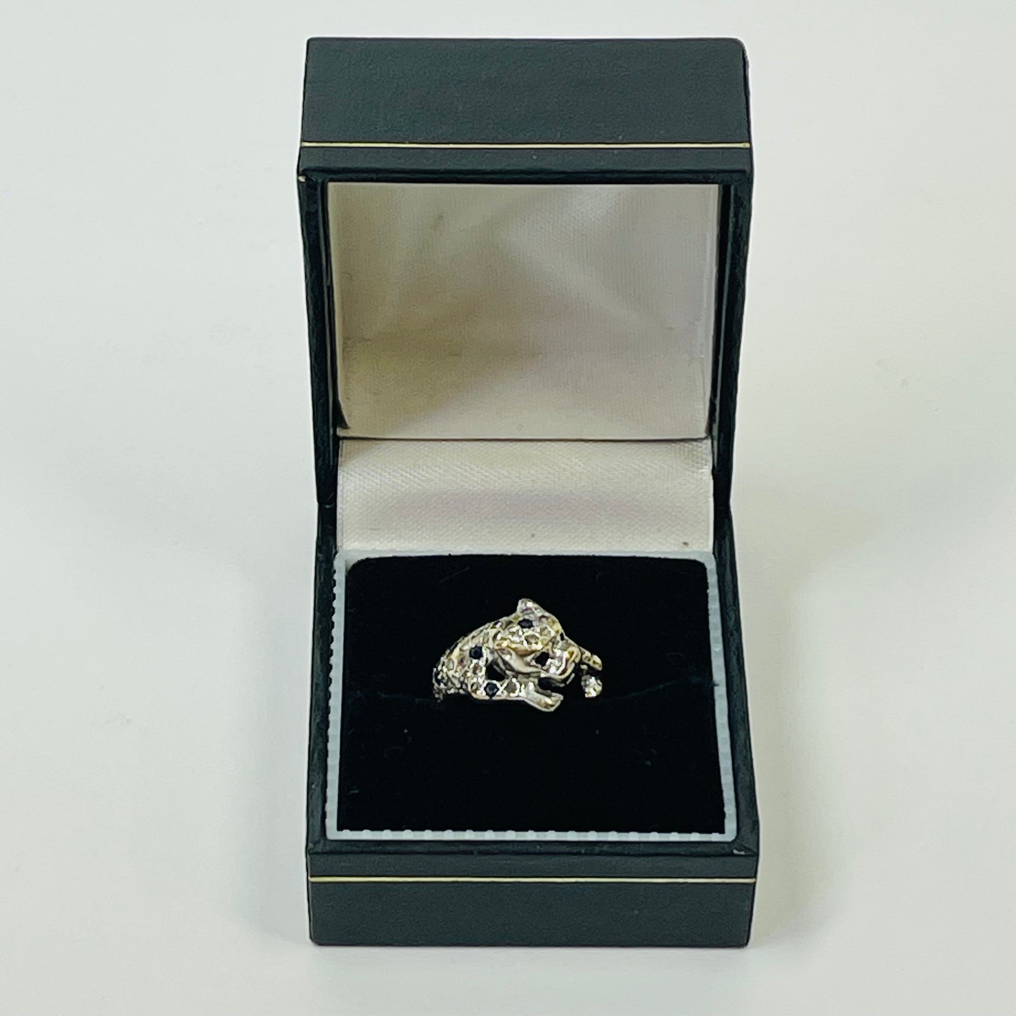 1950s 14K WHITE GOLD DIAMOND BLUE SAPPHIRE SNOW LEOPARD RING