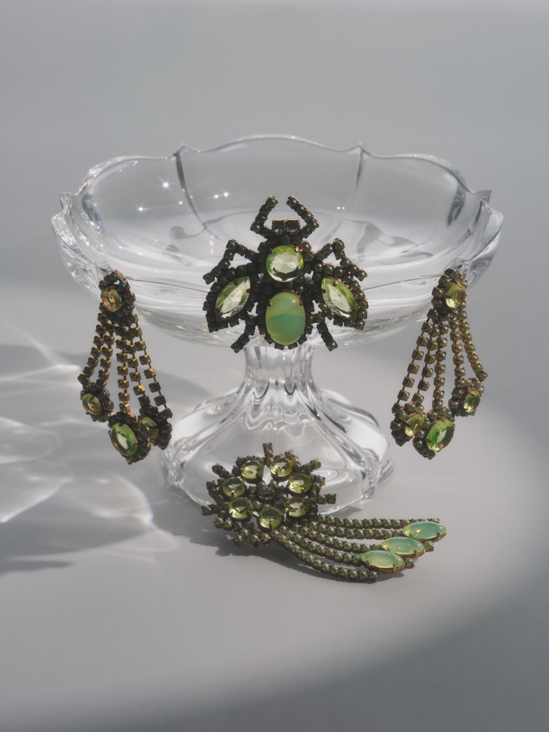 VICTORIAN STYLE URANIUM GLASS BROOCH