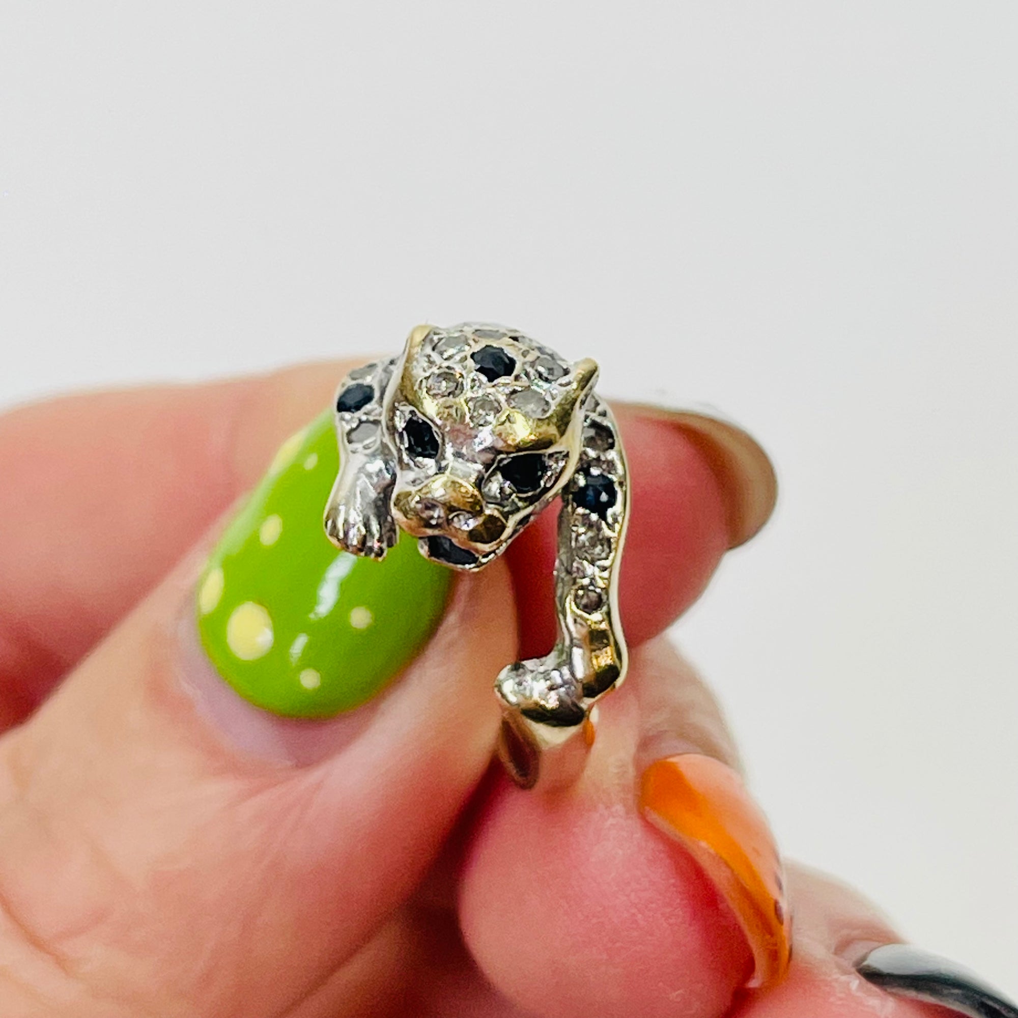 1950s 14K WHITE GOLD DIAMOND BLUE SAPPHIRE SNOW LEOPARD RING