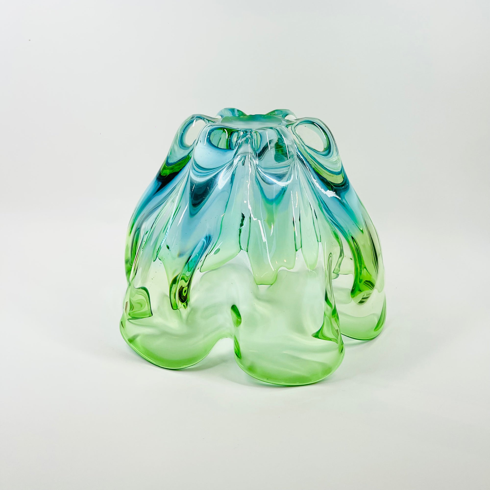 LARGE 1970s JAPANESE GREEN TURQUOISE BLUE SOMMERSO GLASS HANDKERCHIEF VASE/BOWLL