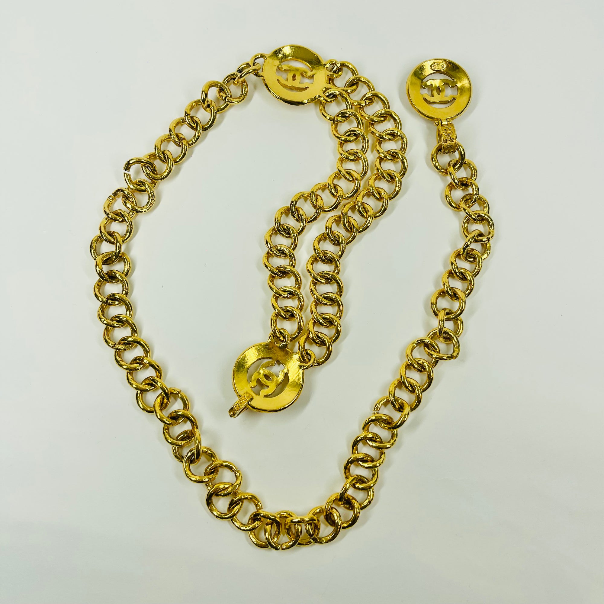 1994 CHANEL MATELASSE FILIGREE HOLLOW CC LOGO MEDALLION BELT/NECKLACE
