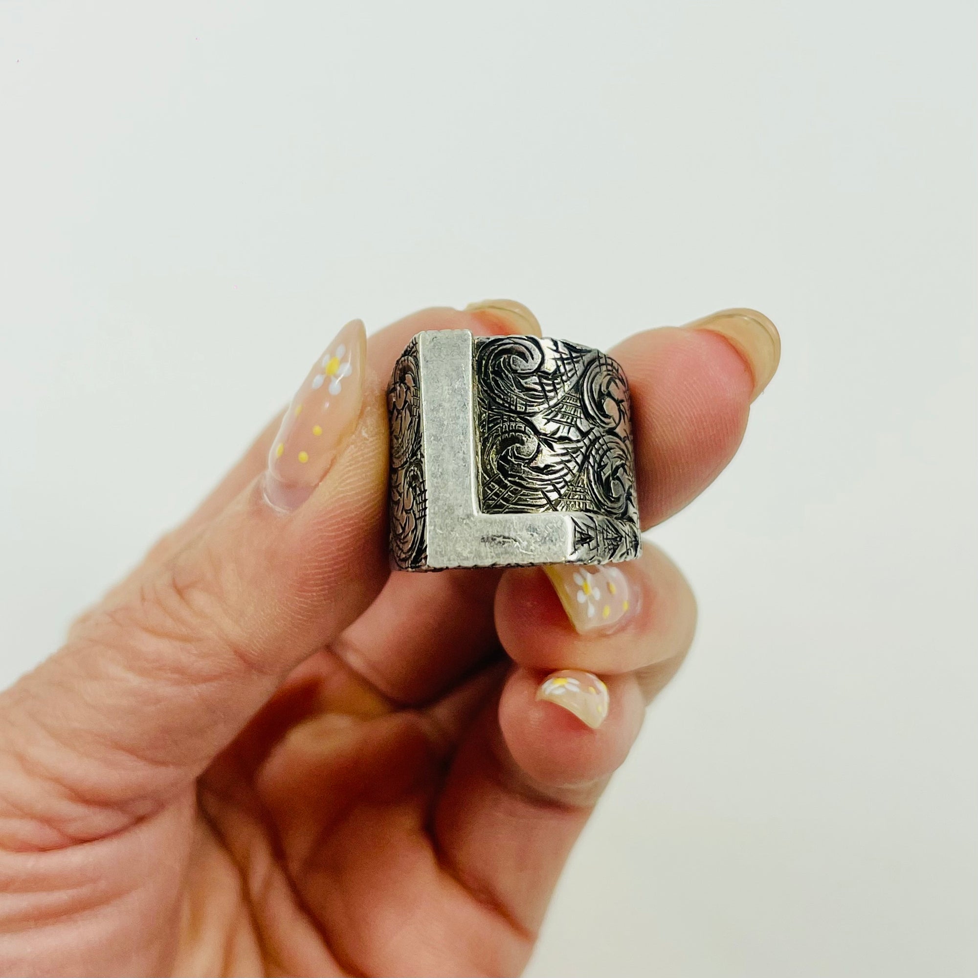 1990s TOM FORD ERA GUCCI ETCHED SIGNET SILVER RING