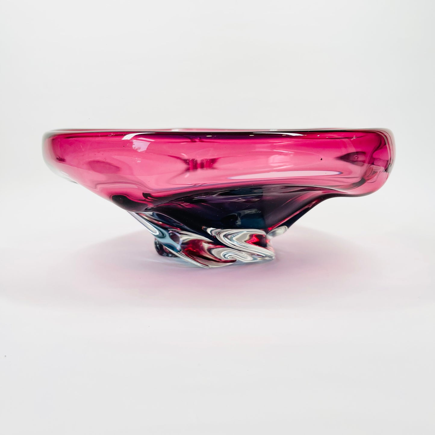 1970s JAPANESE SANYU PINK PURPLE OMBRE GLASS TWIST BOWL