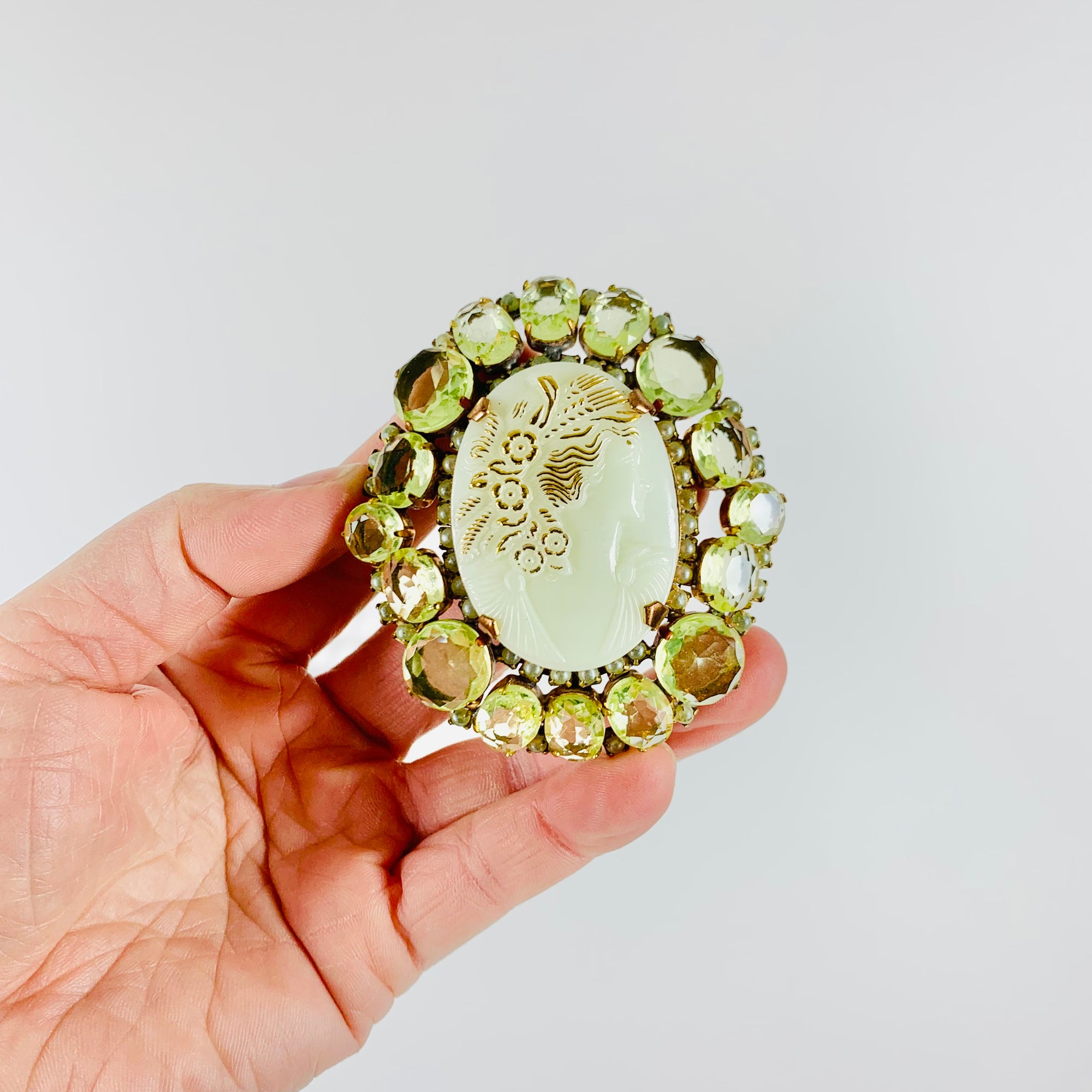 VICTORIAN STYLE CAMEO URANIUM GLASS BROOCH