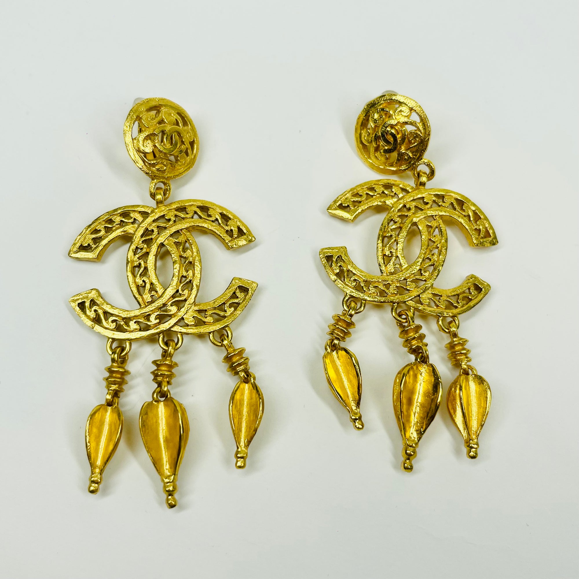 1980s CHANEL LARGE ARABESQUE TASSEL CC FILIGREE LOGO DROP CLIP ON EARRINGS
