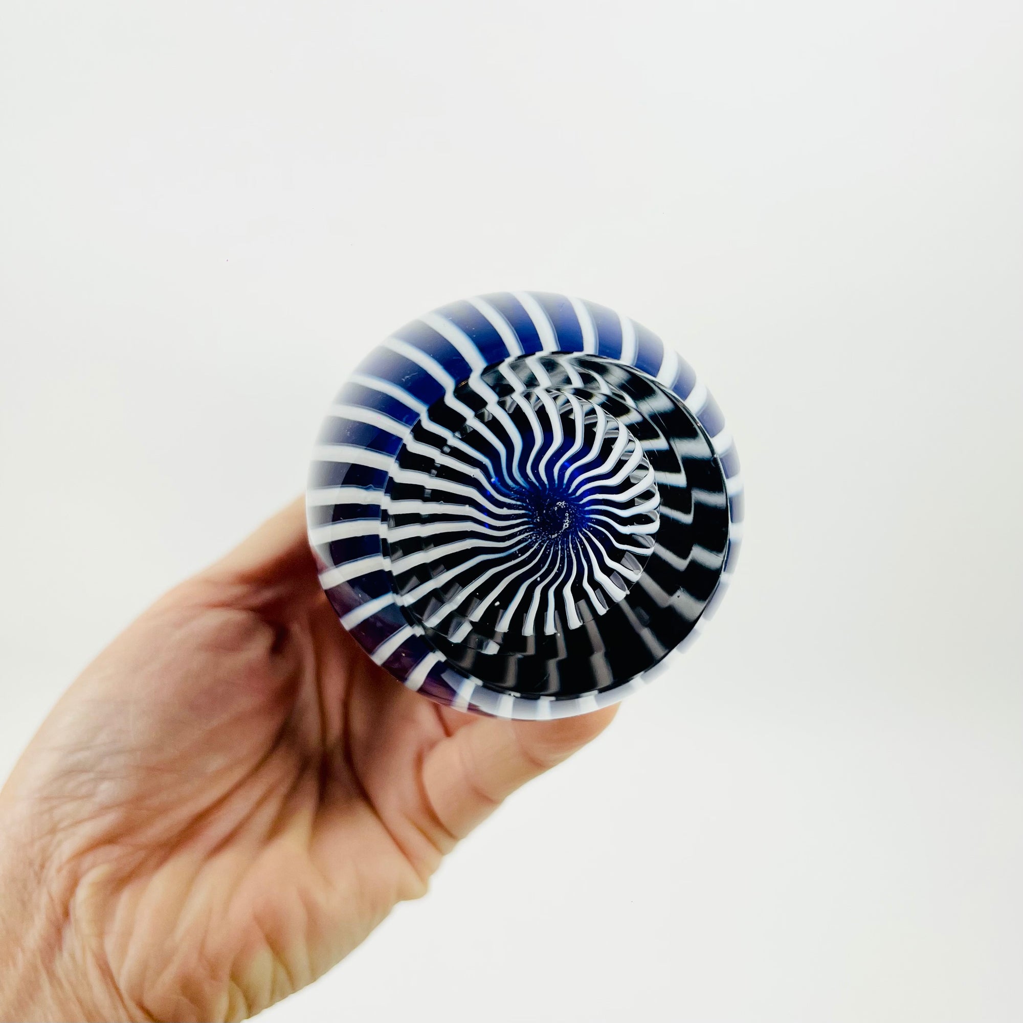 1960s ZEBRA SOMMERSO GLASS VASE BY VICKE LINDSTRAND FOR KOSTA BODA