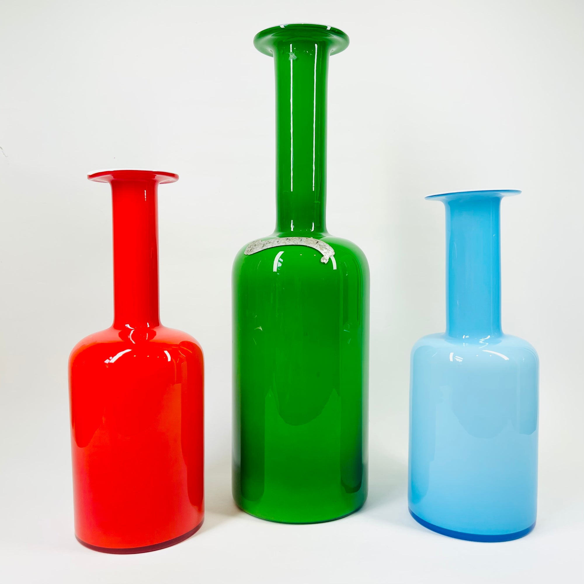 BLUE GLASS GULVASE