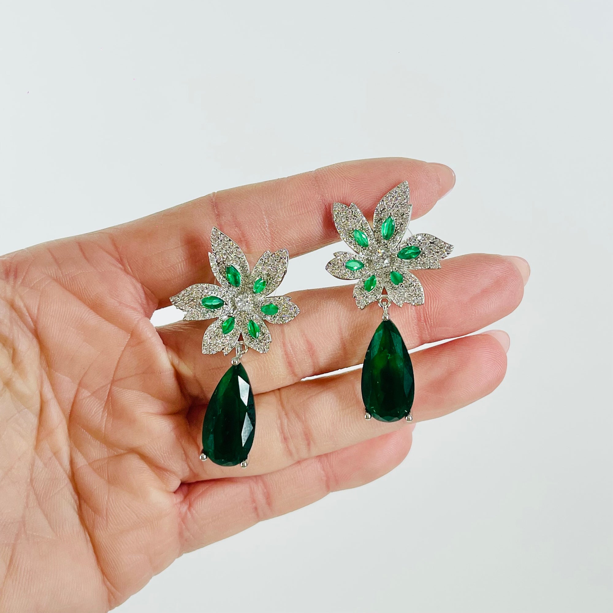 VINTAGE ART DECO STYLE GP COSTUME GREEN DIAMONTE FLOWER DROP PIERCED EARRINGS