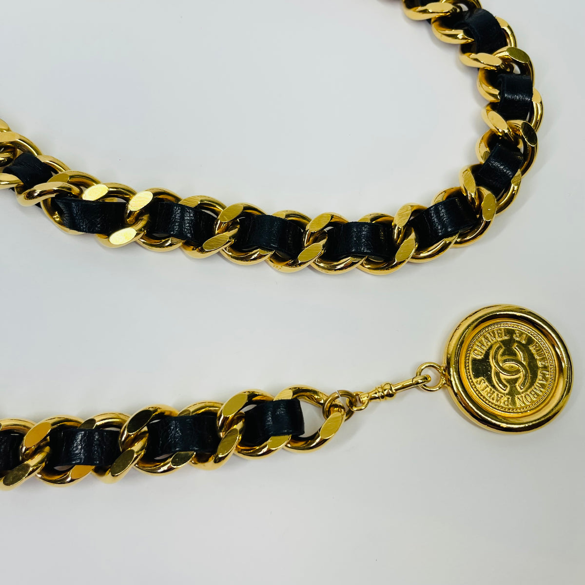 1980s CHANEL BLACK LEATHER GOLD PLATED LOGO BELT