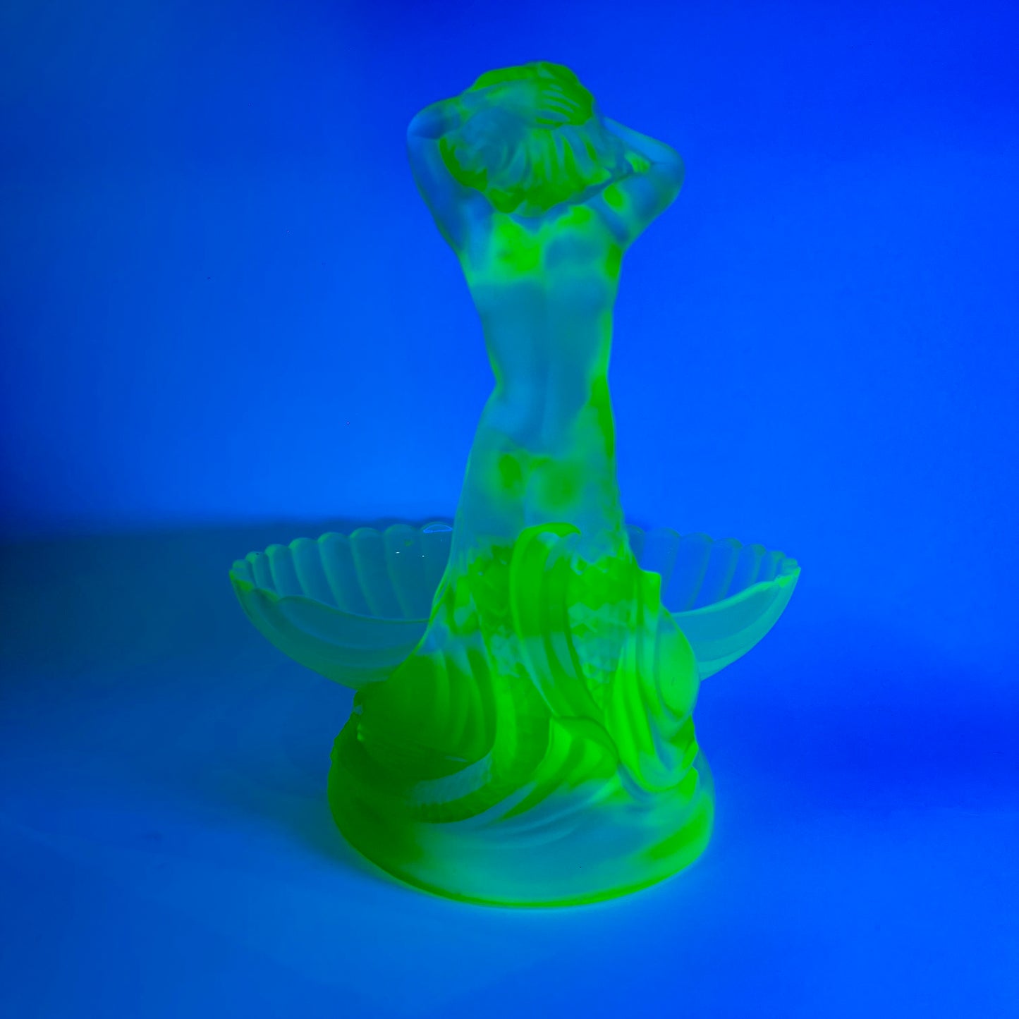 ANTIQUE ART DECO SATIN URANIUM GLASS MERMAID SHELL BOWL