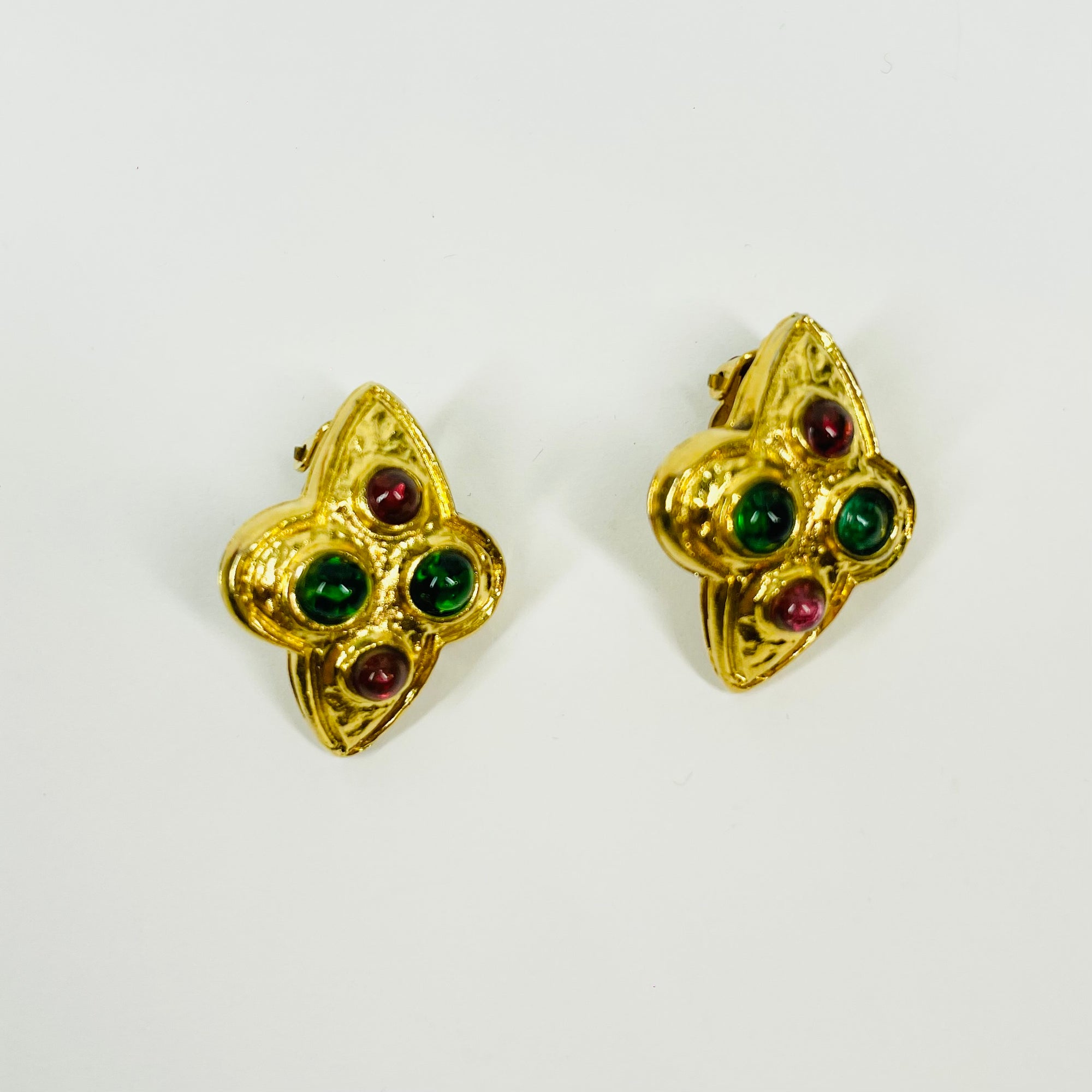 1980s CHANEL GRIPOIX RED &amp; GREEN RHOMBUS CLIP ON EARRINGS