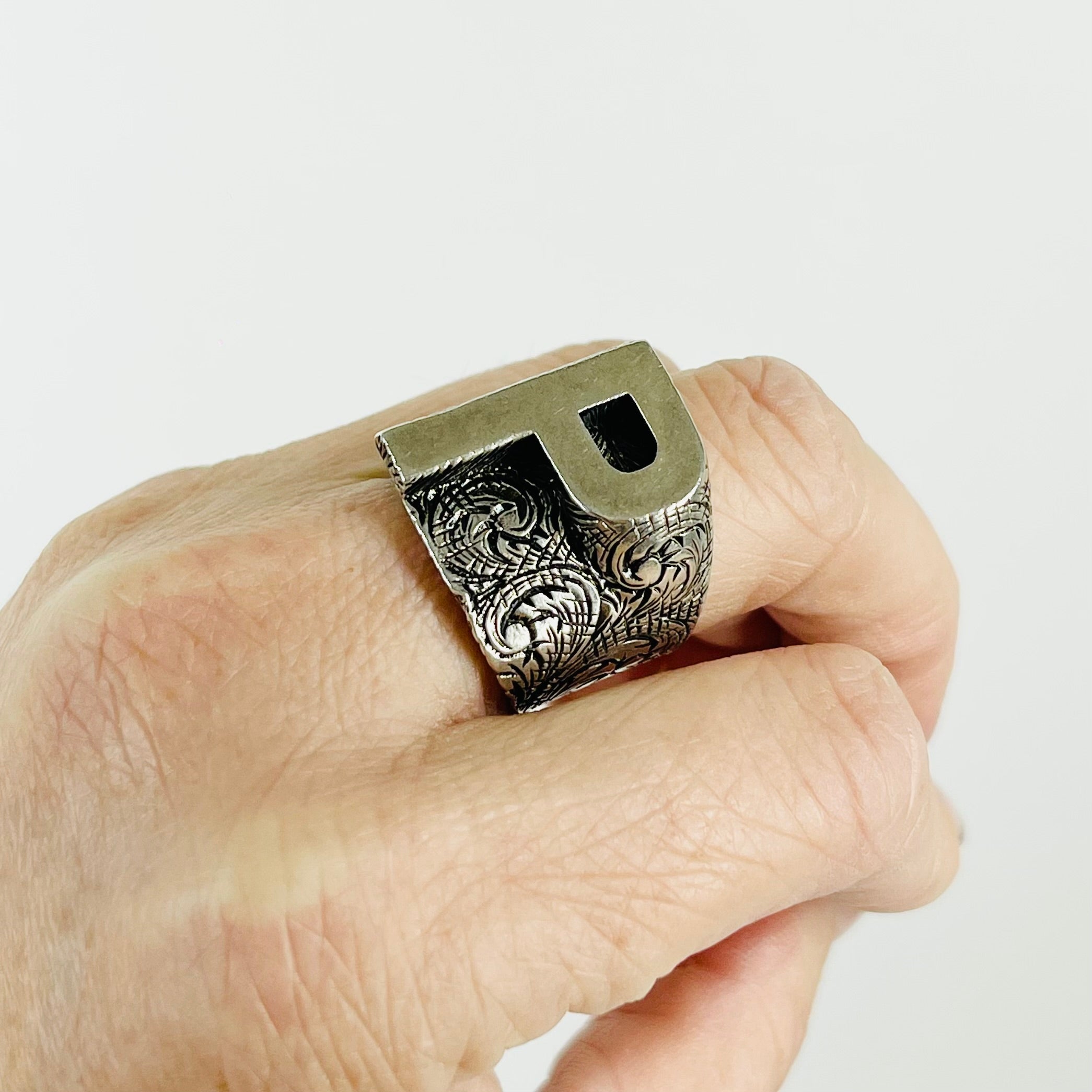 1990s TOM FORD ERA GUCCI ETCHED SIGNET SILVER RING – GLASS ET CETERA