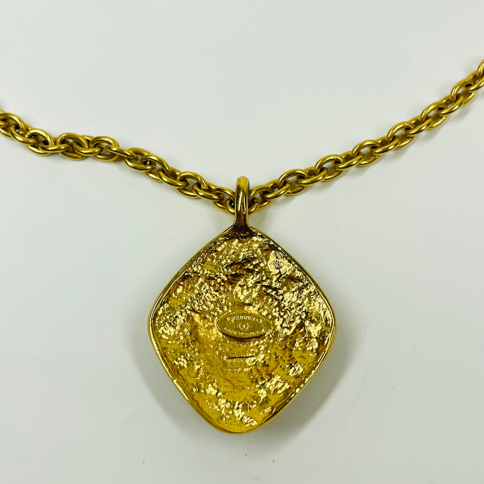 1980s CHANEL CC LOGO ARABESQUE FILIGREE MEDALLION PENDANT NECKLACE/BELT