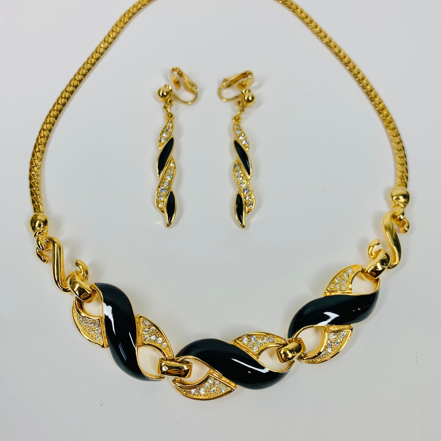 80s TRIFARI BLACK ENAMEL NECKLACE SUITE