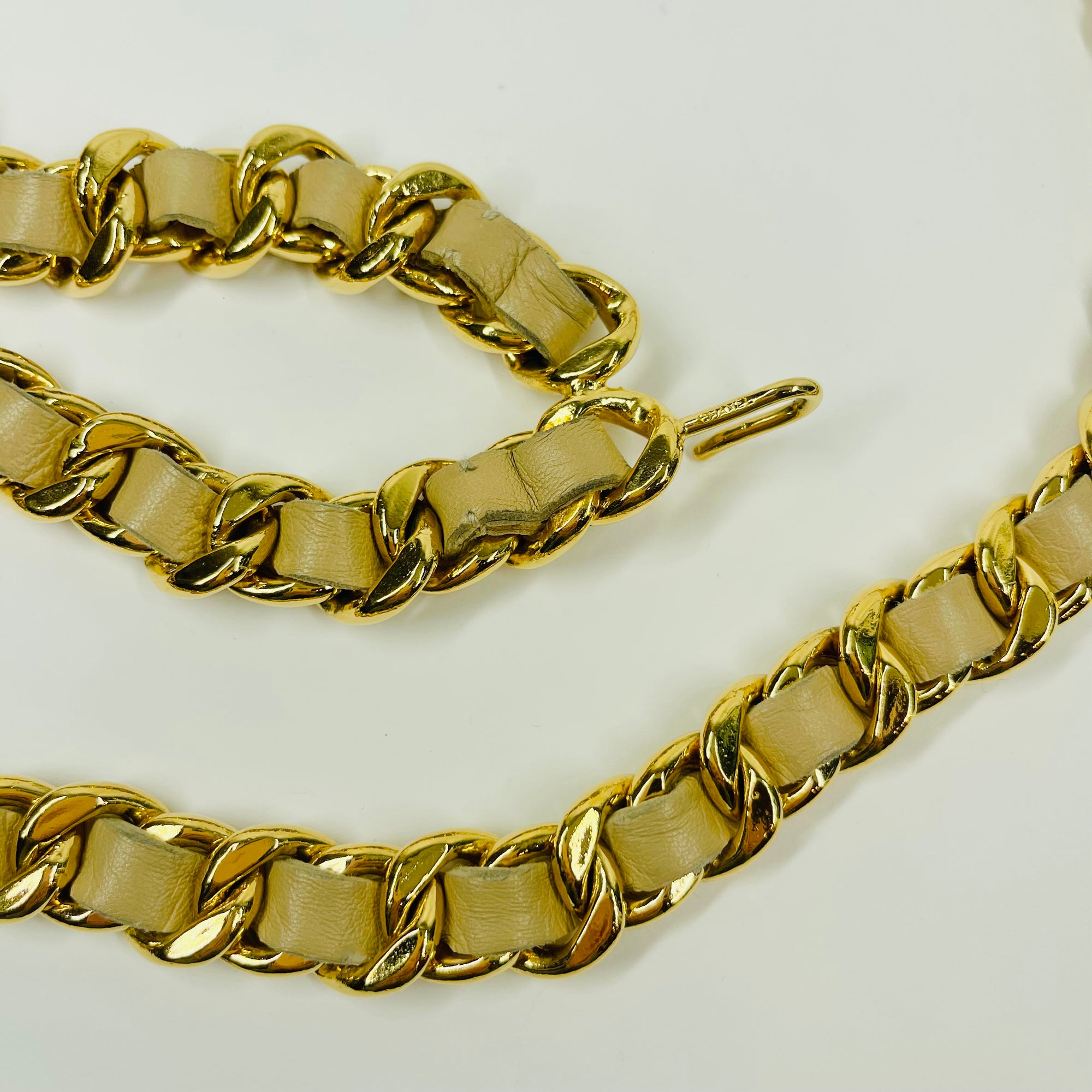 1990s CHANEL MATELASSE BEIGE LEATHER GOLD PLATED MEDALLION LOGO BELT/NECKLACE