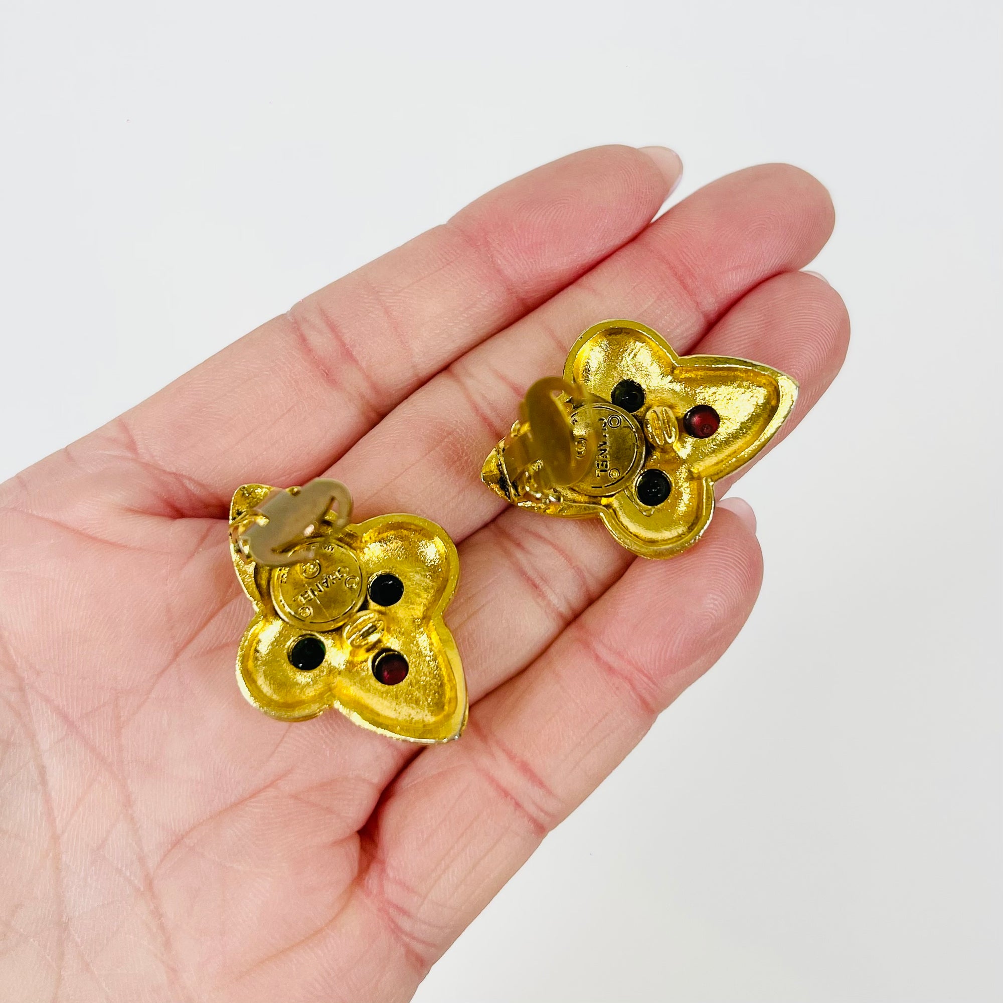 1980s CHANEL GRIPOIX RED &amp; GREEN RHOMBUS CLIP ON EARRINGS