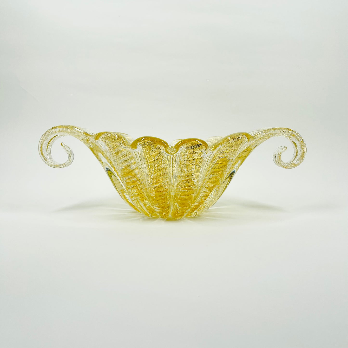 1940s BAROVIER GOLD SOMEMRSO GLASS BOWL WITH SCROLL HANDLES