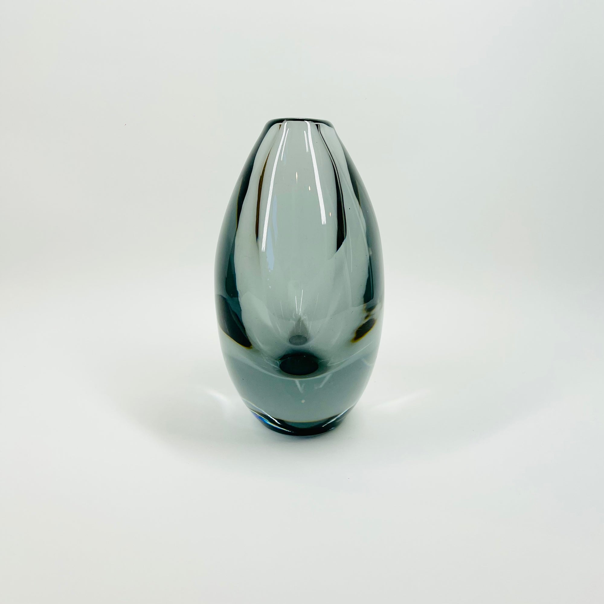1950s GREY SOMMERSO GLASS VASE BY SVEN PALMQVIST FOR ORREFORS