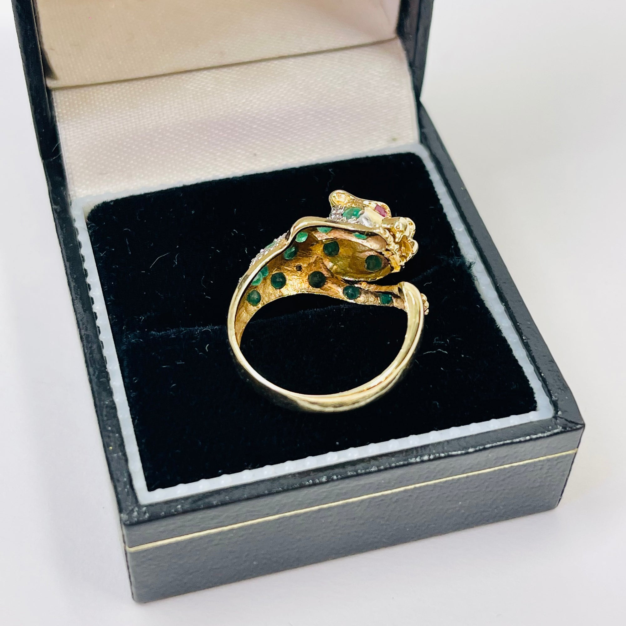 1950s 14K YELLOW GOLD DIAMOND EMERALD LEOPARD RING WITH RUBY EYES