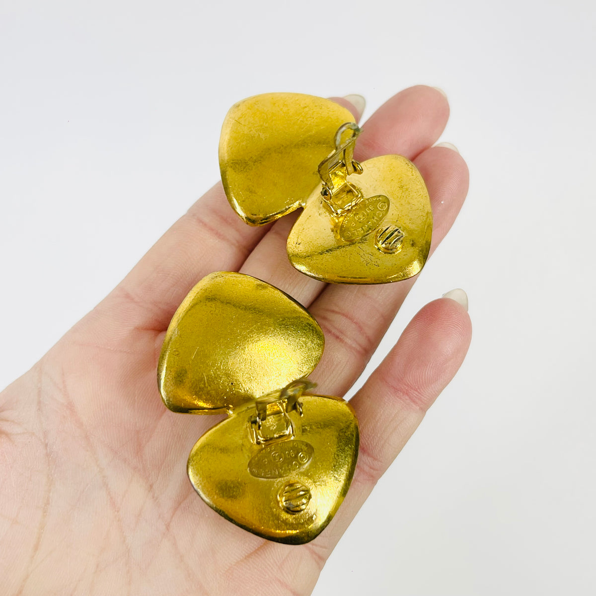 1980s RUNWAY CHANEL GRIPOIX GREEN GLASS MABE PEARL STATEMENT CLIP ON EARRINGS