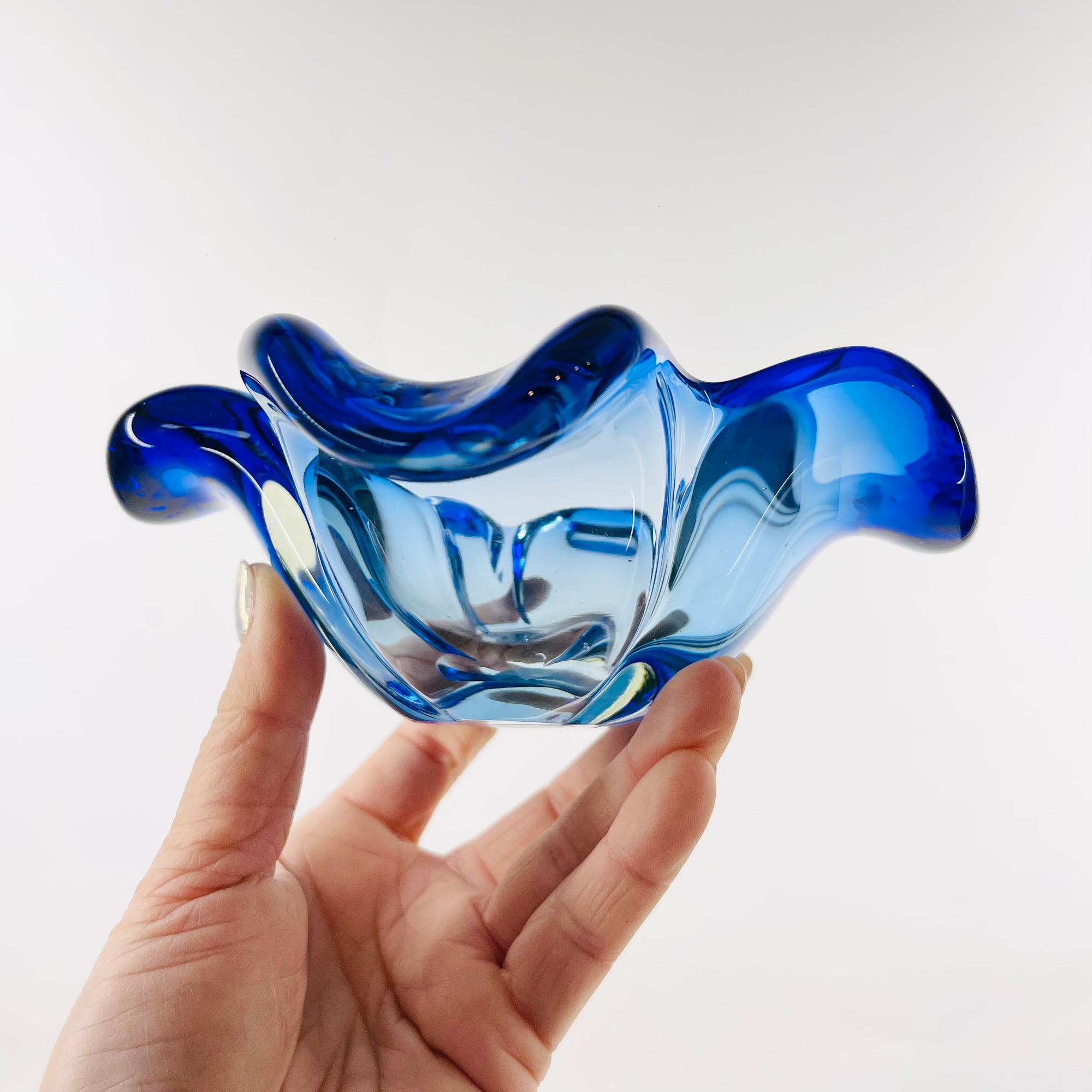 1940s URANIUM MURANO BLUE SOMMERSO GLASS BOWL