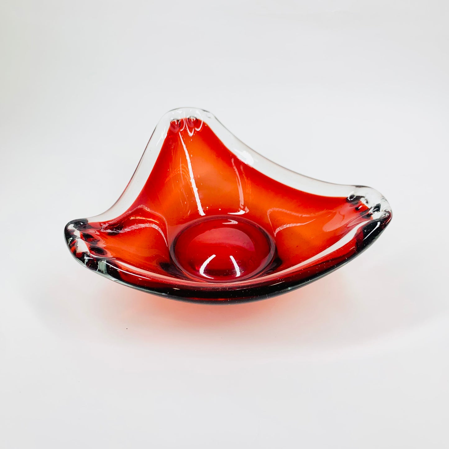 PINCHED RED GLASS PLATE