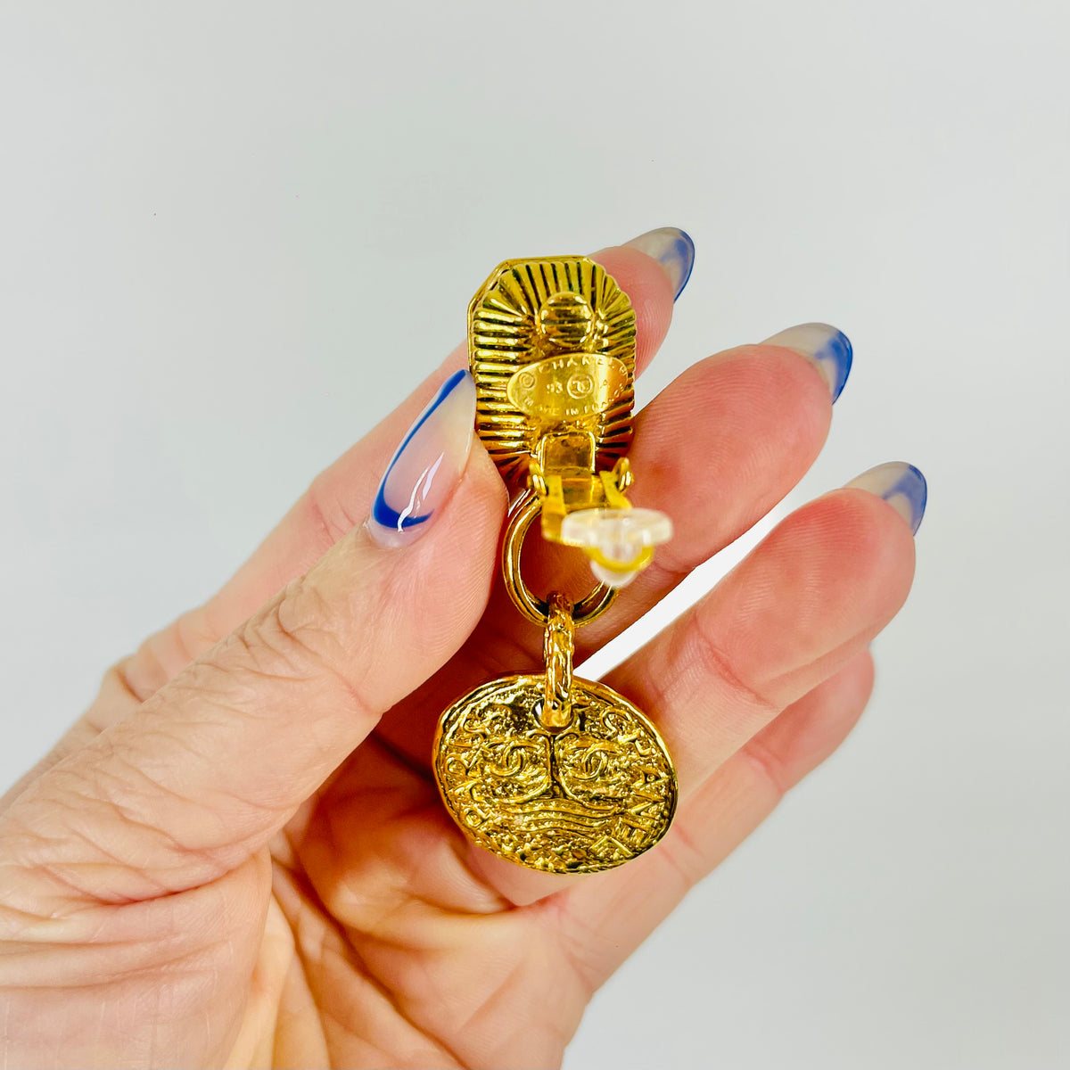 1993 CHANEL GRIPOIX AMBER GLASS COIN DROP CLIP ON EARRINGS