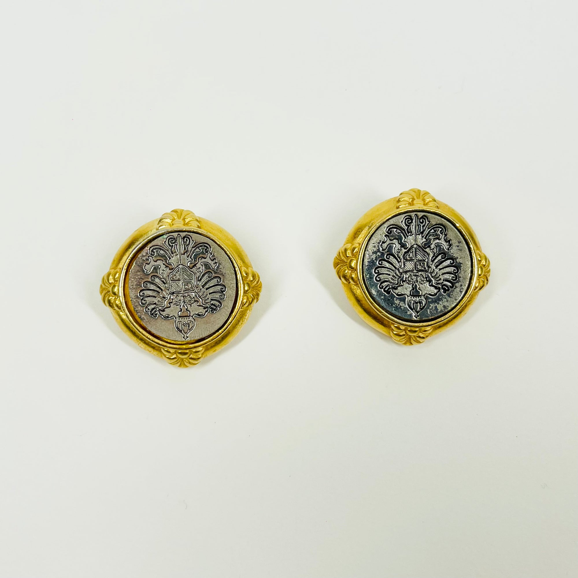 1950s CINER GOLD PLATED ESTRUCAN/FAMILY CREST STYLE CLIP ON EARRINGS