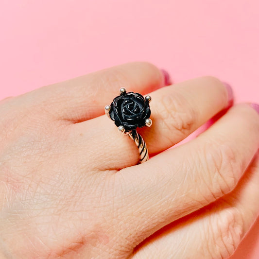 SILVER ROSE JET KNOT RING