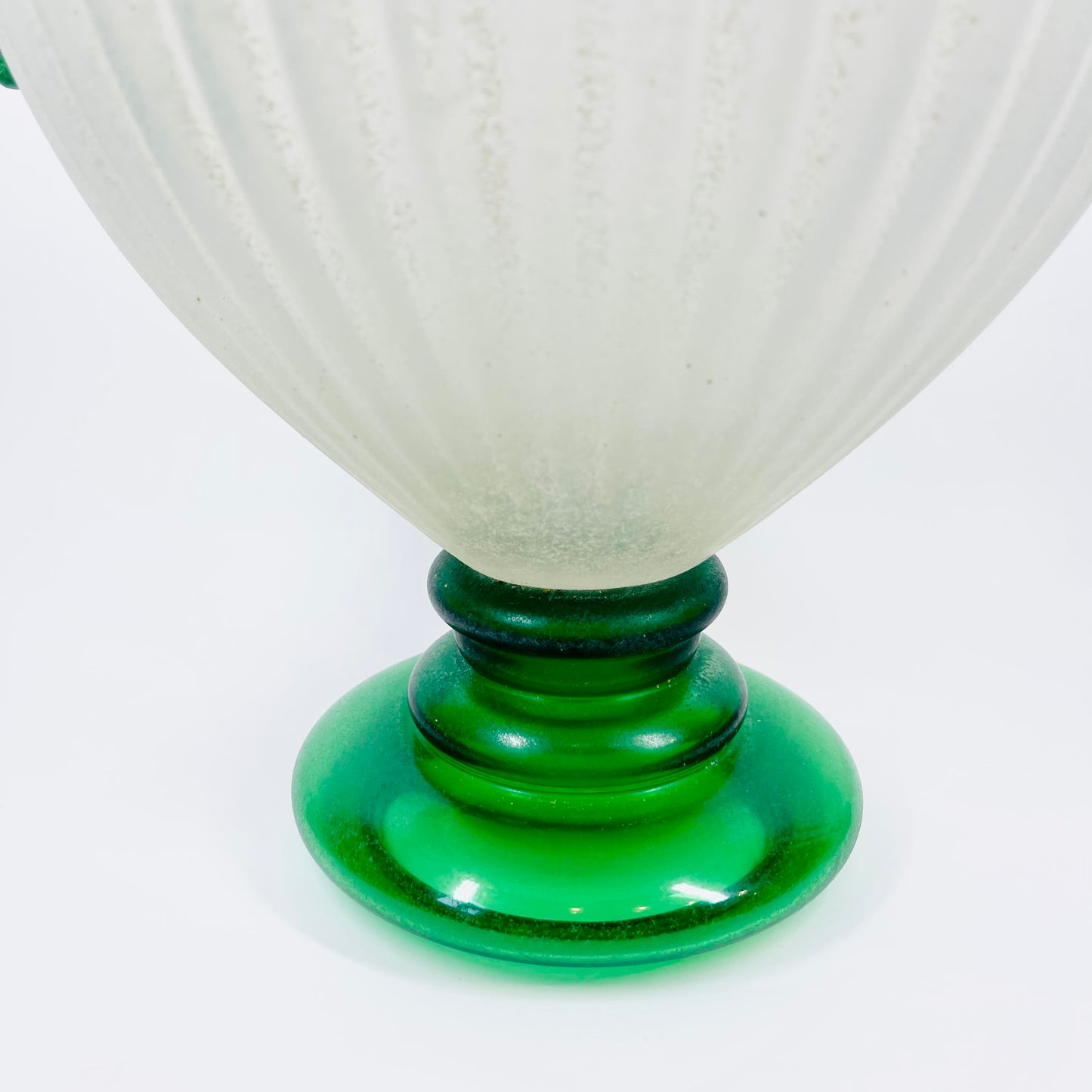 LARGE ANTIQUE ART DECO MURANO SCAVO FOOTED WHITE ACID GLASS VASE WITH GREEN HANDLES