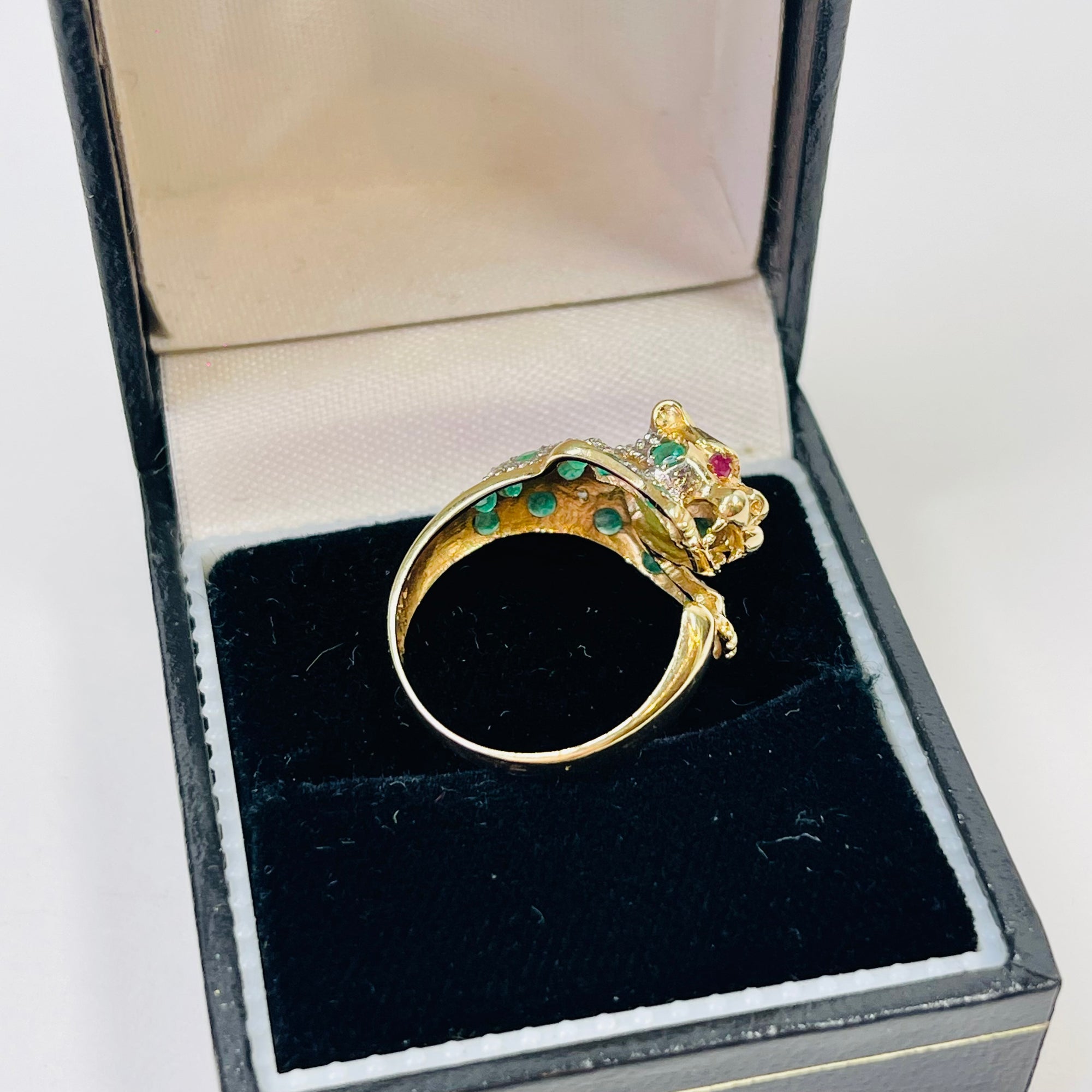 1950s 14K YELLOW GOLD DIAMOND EMERALD LEOPARD RING WITH RUBY EYES