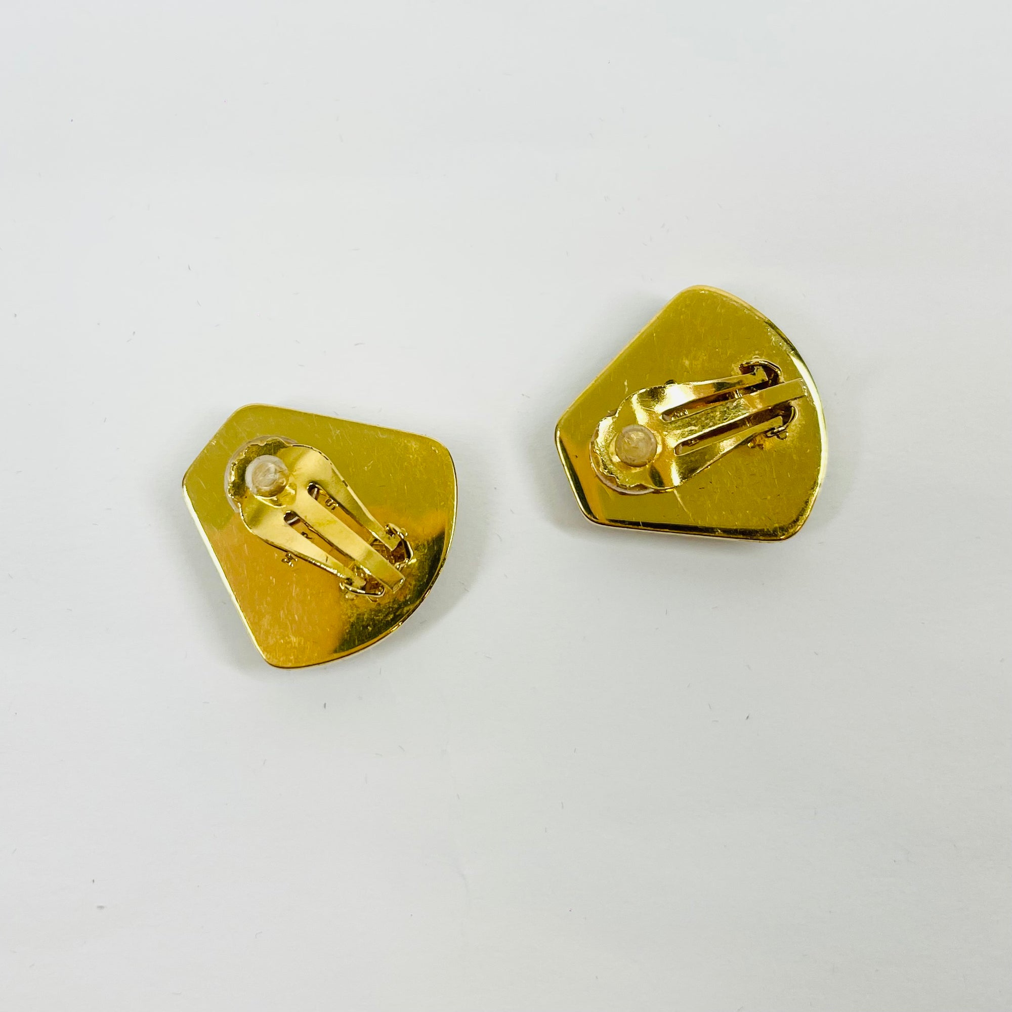 1980s HERMES BLACK ART NOUVEAU STYLE FLOWERS CLOISONNE CLIP ON EARRINGS