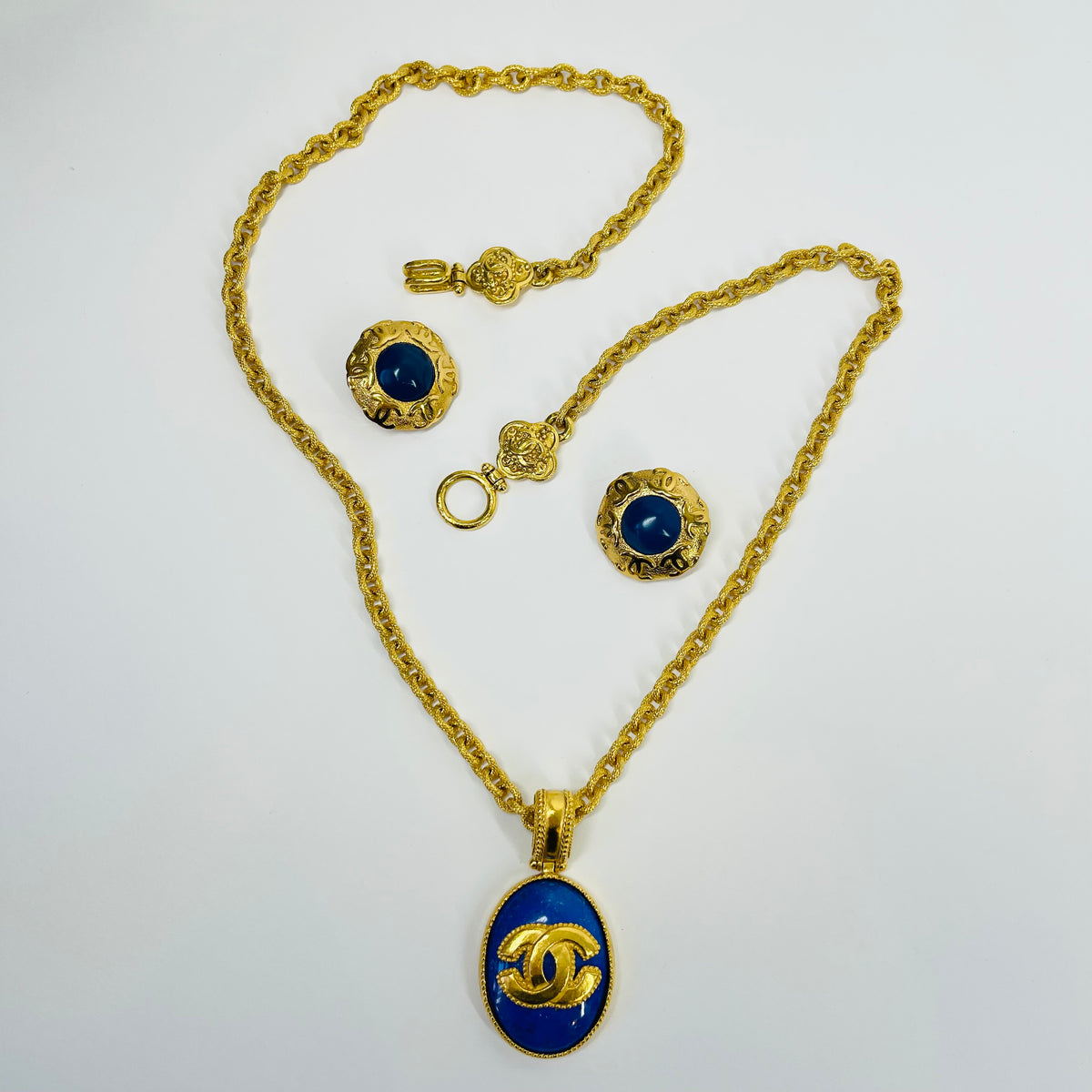 1995 CHANEL CC LOGO MUGHAL STYLE LAPIS AZULI MEDALLION PENDANT NECKLACE