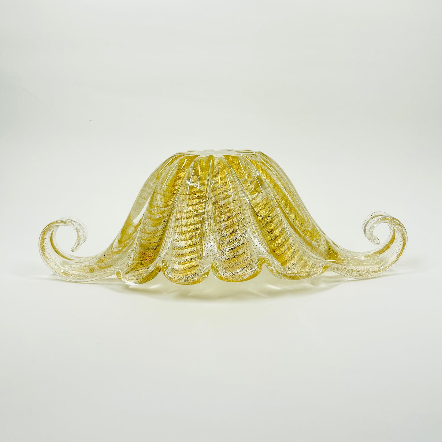 1940s BAROVIER GOLD SOMEMRSO GLASS BOWL WITH SCROLL HANDLES